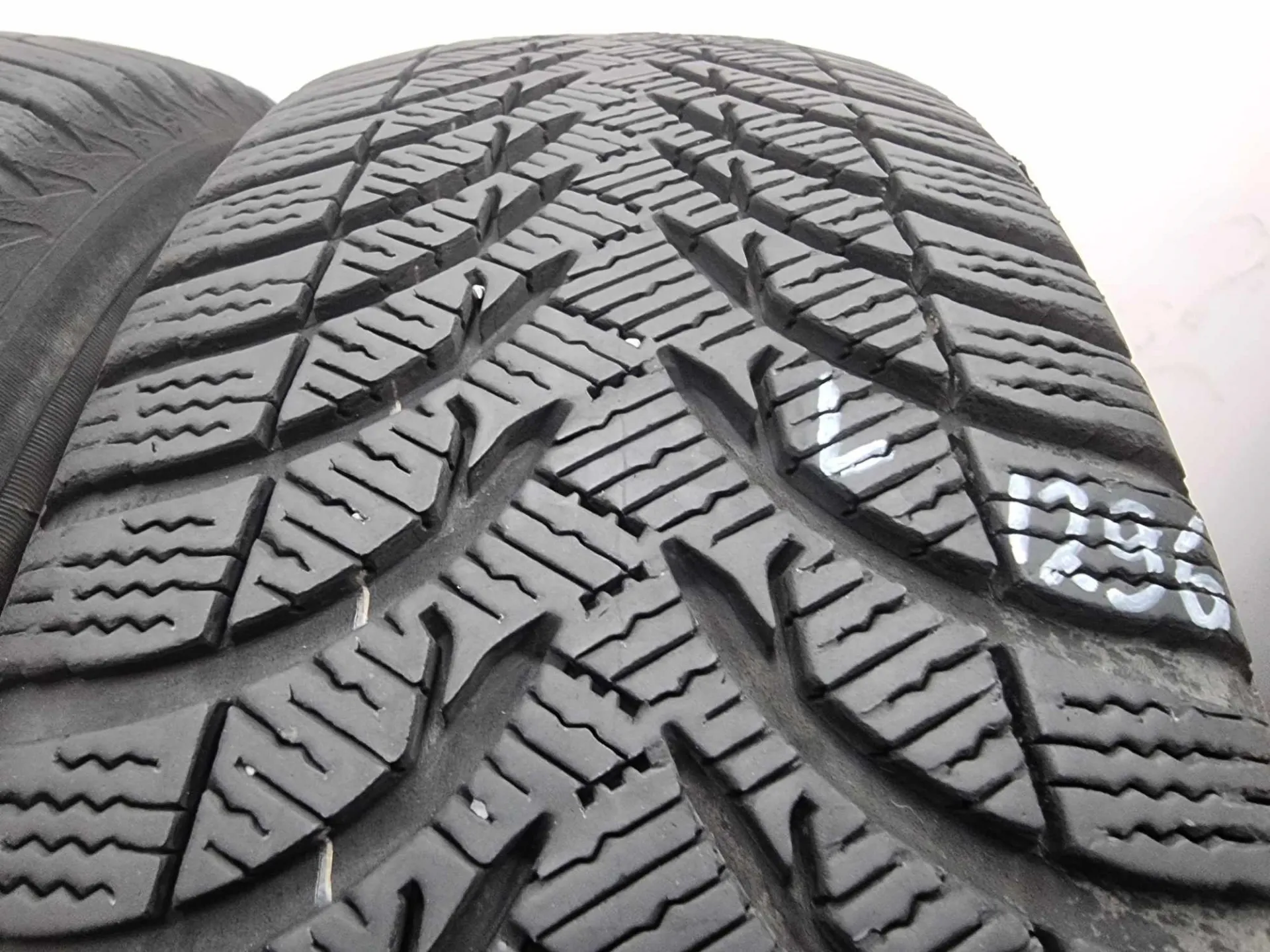 2бр зимни гуми 215/60/17 MICHELIN L01296 2