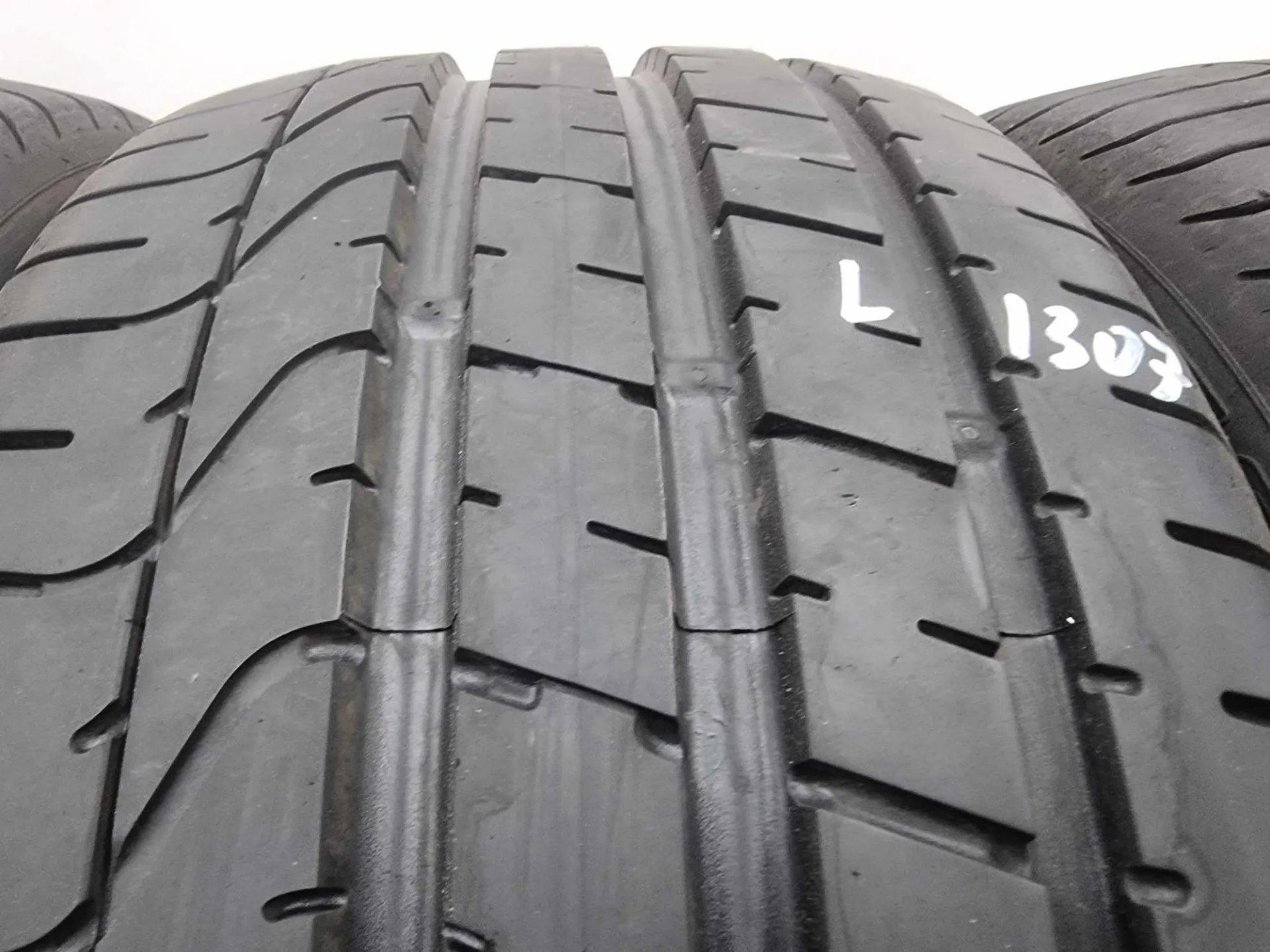 4бр летни гуми 225/35/19 PIRELLI L01307 2