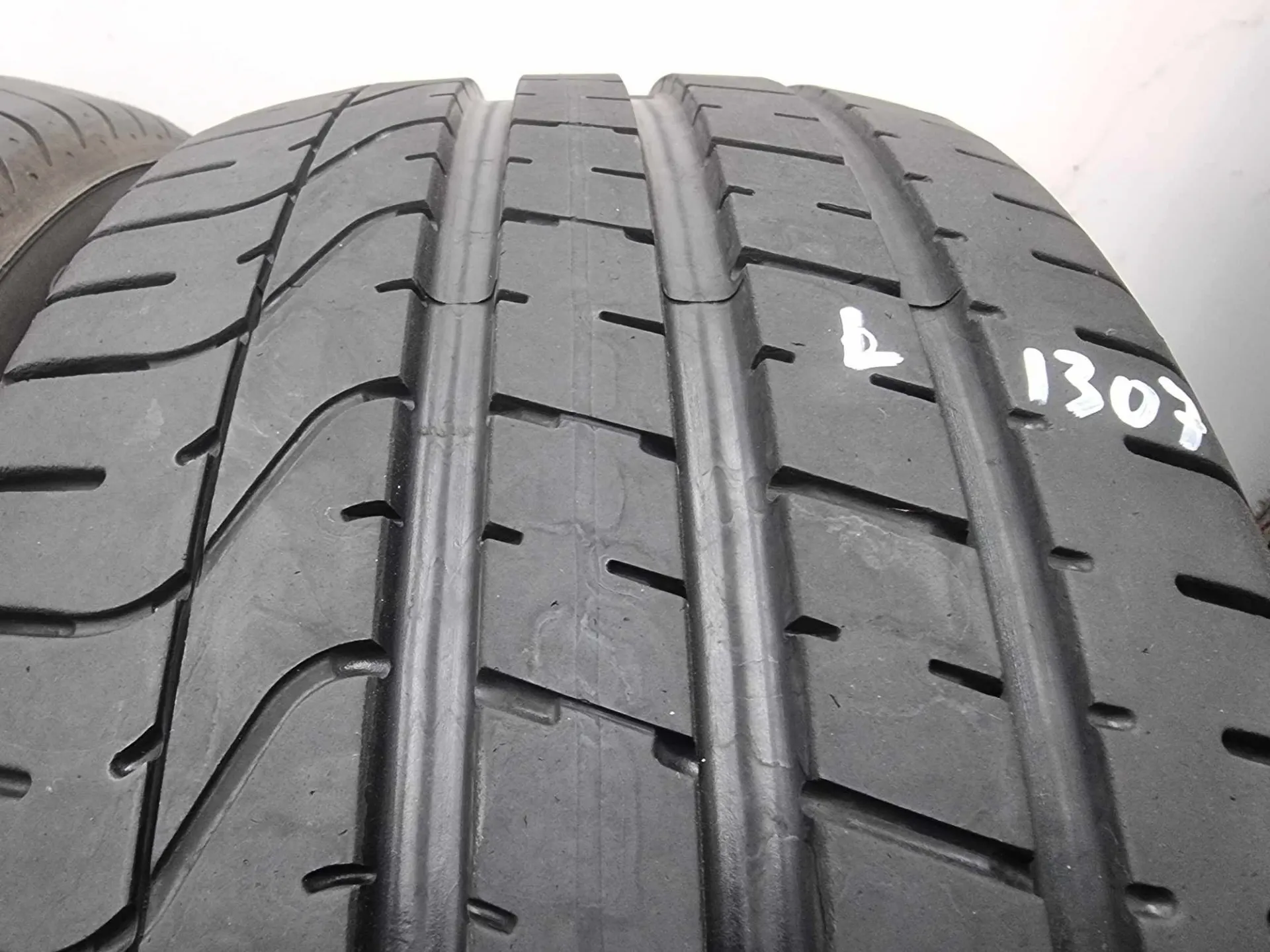 4бр летни гуми 225/35/19 PIRELLI L01307 4