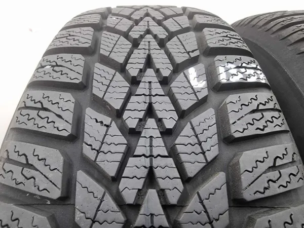 4бр зимни гуми 185/60/15 DUNLOP L01397 1