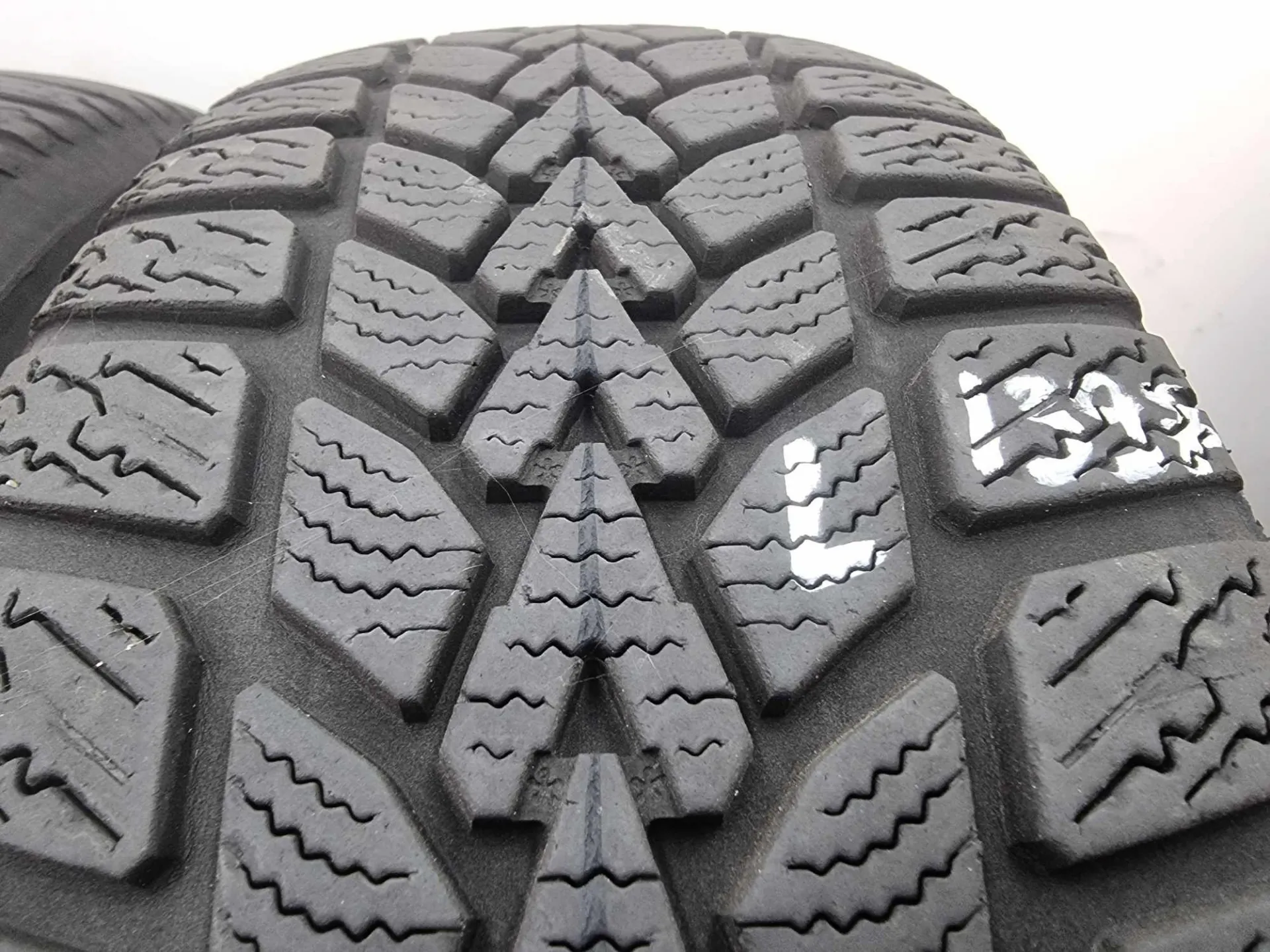 4бр зимни гуми 185/60/15 DUNLOP L01397 2