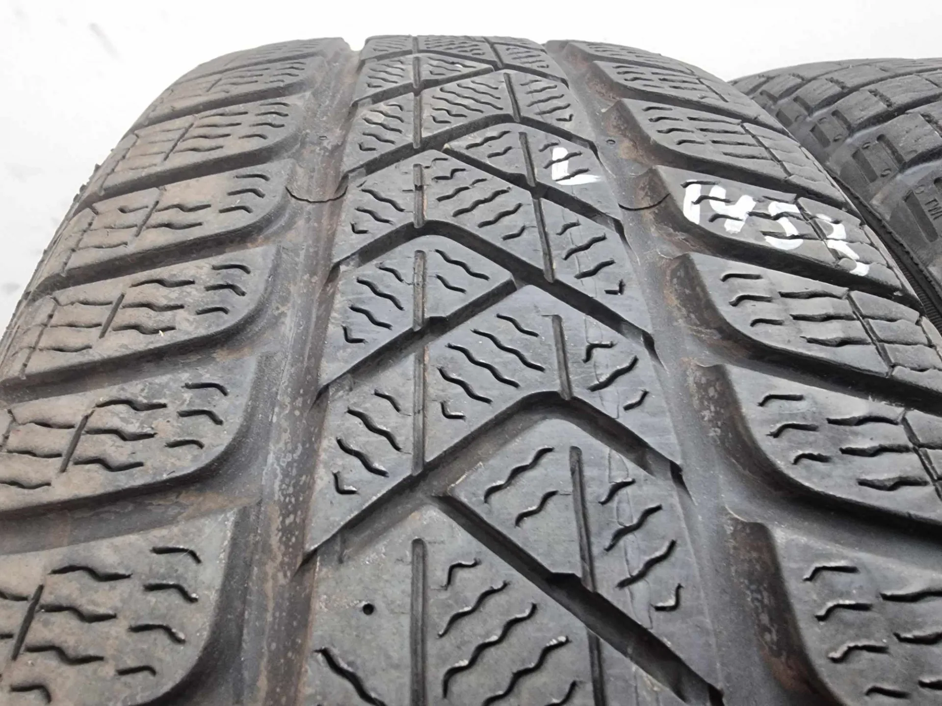 4бр зимни гуми 215/60/16 PIRELLI L01453  1