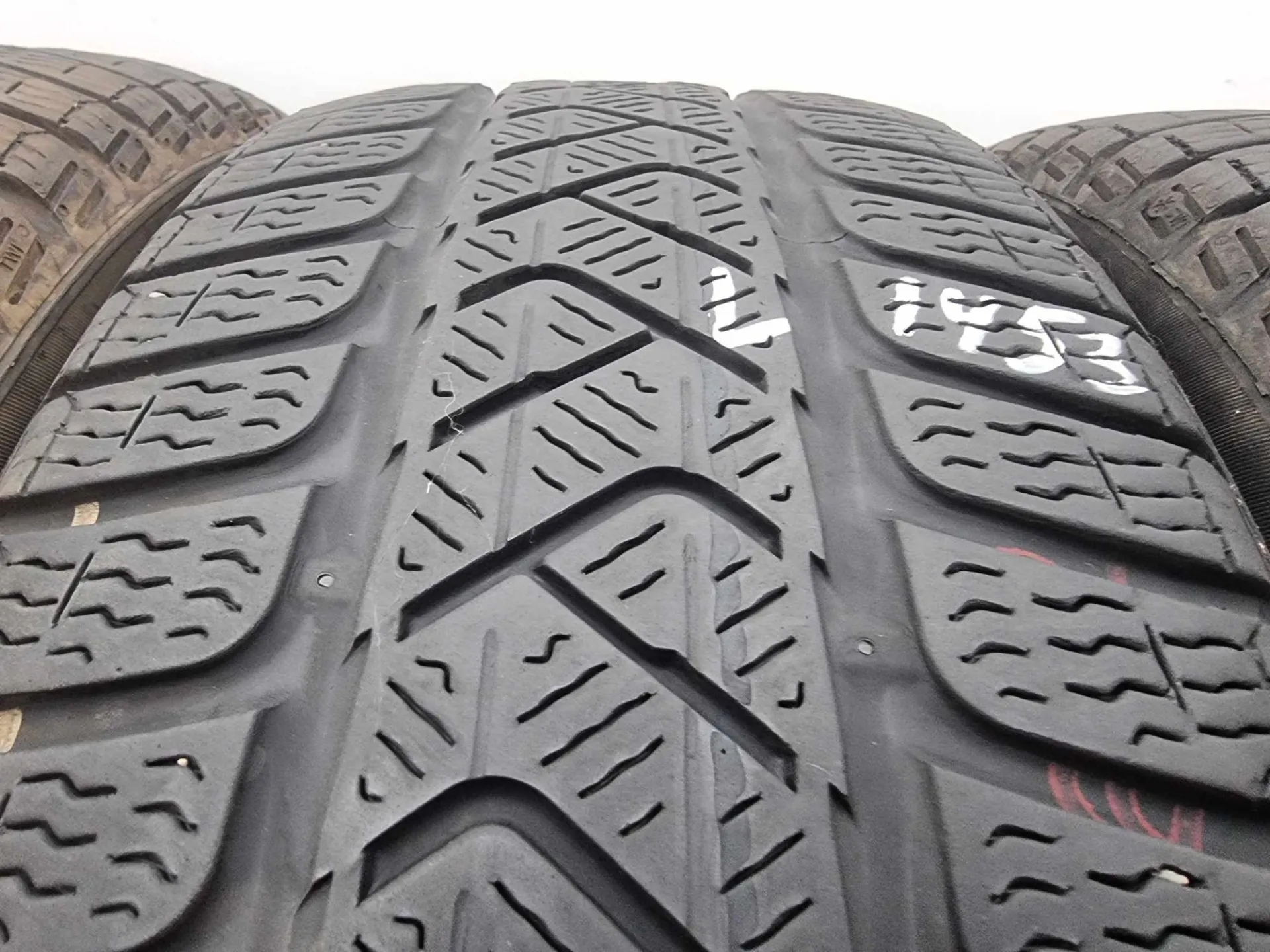 4бр зимни гуми 215/60/16 PIRELLI L01453  3