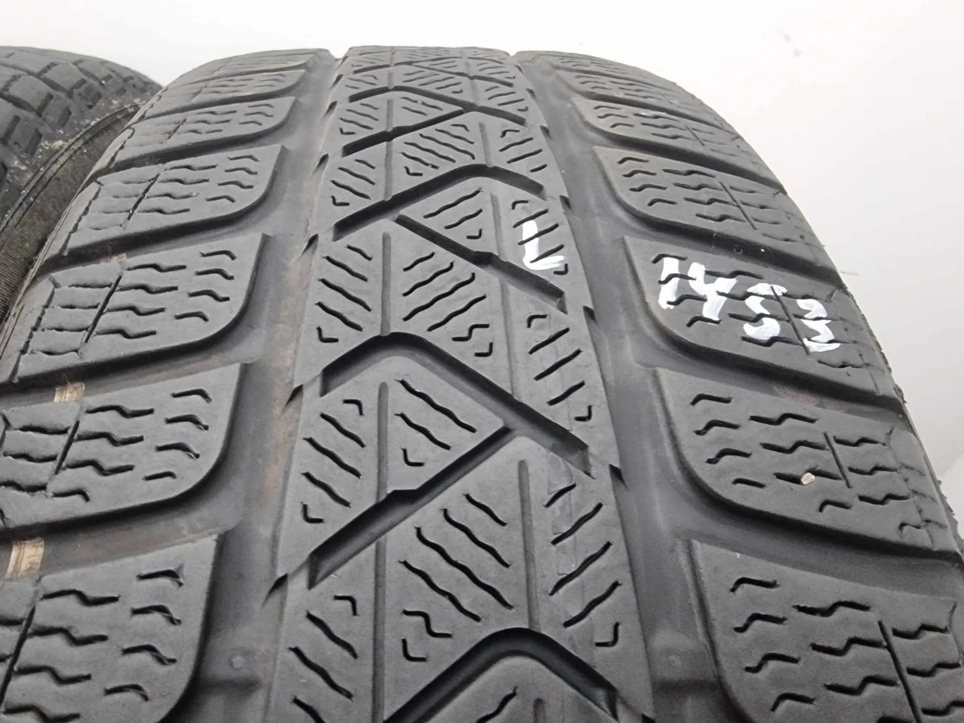 4бр зимни гуми 215/60/16 PIRELLI L01453  4