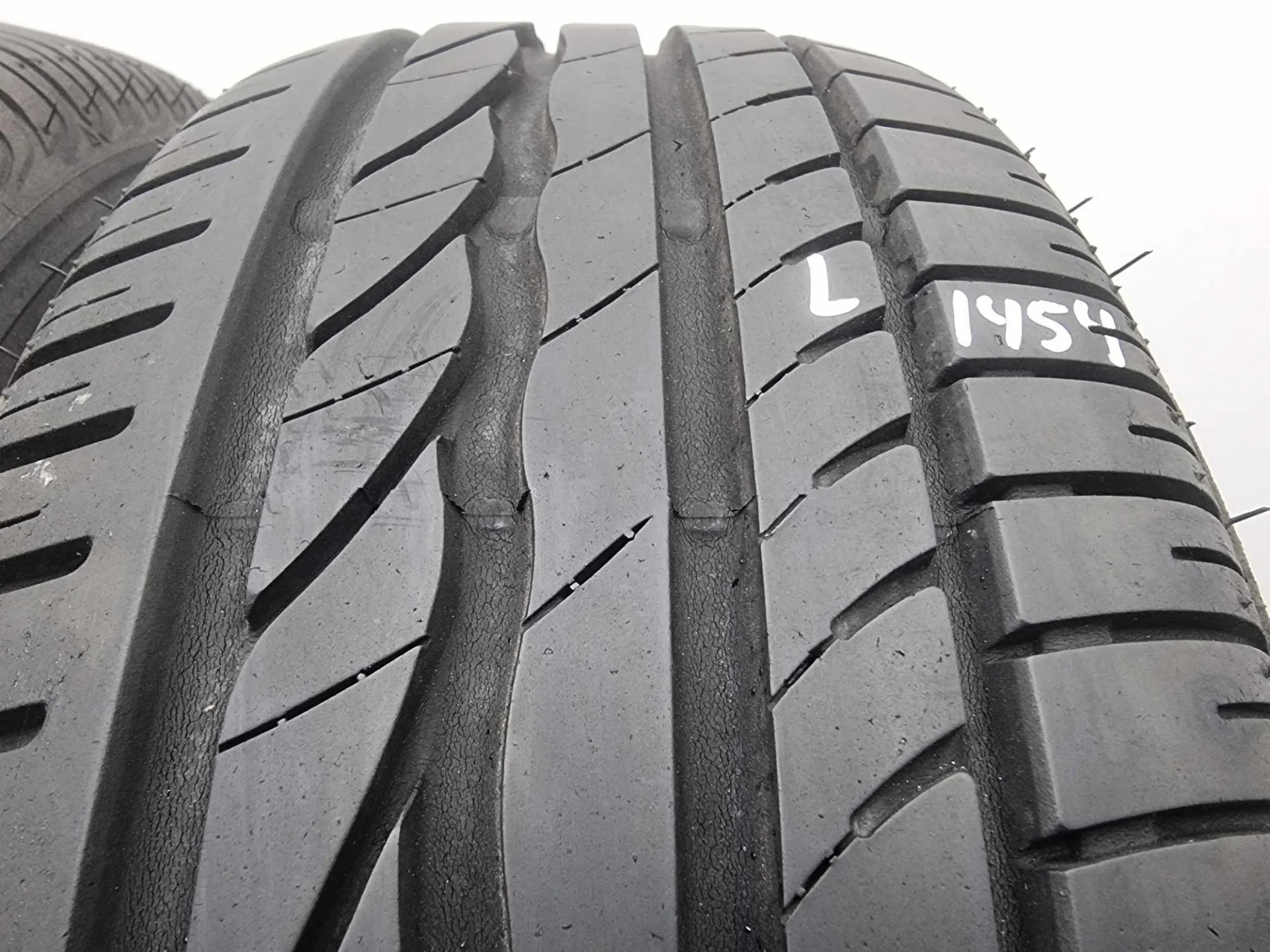 2бр летни гуми 195/60/15 BRIDGESTONE L01454 2