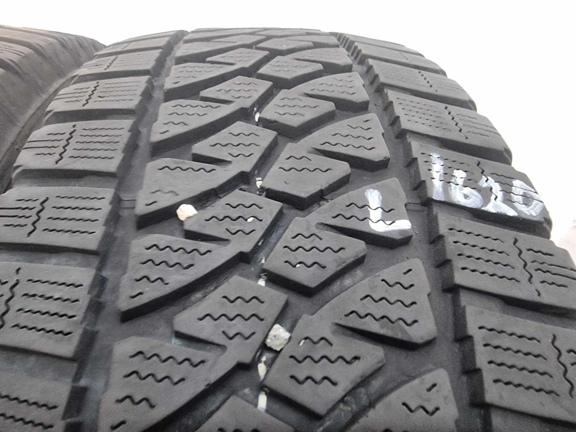 2бр зимни гуми 205/65/16C BRIDGESTONE L01620 2