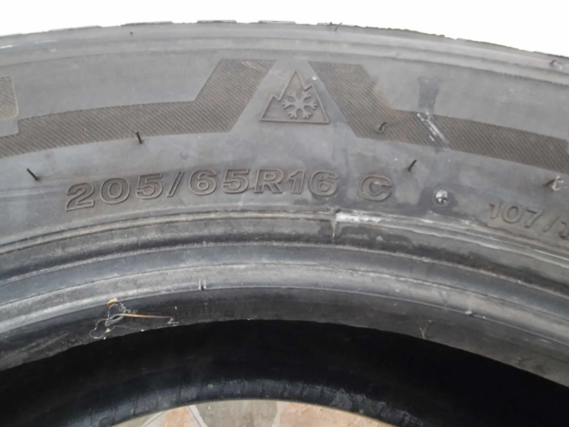 2бр зимни гуми 205/65/16C BRIDGESTONE L01620 5