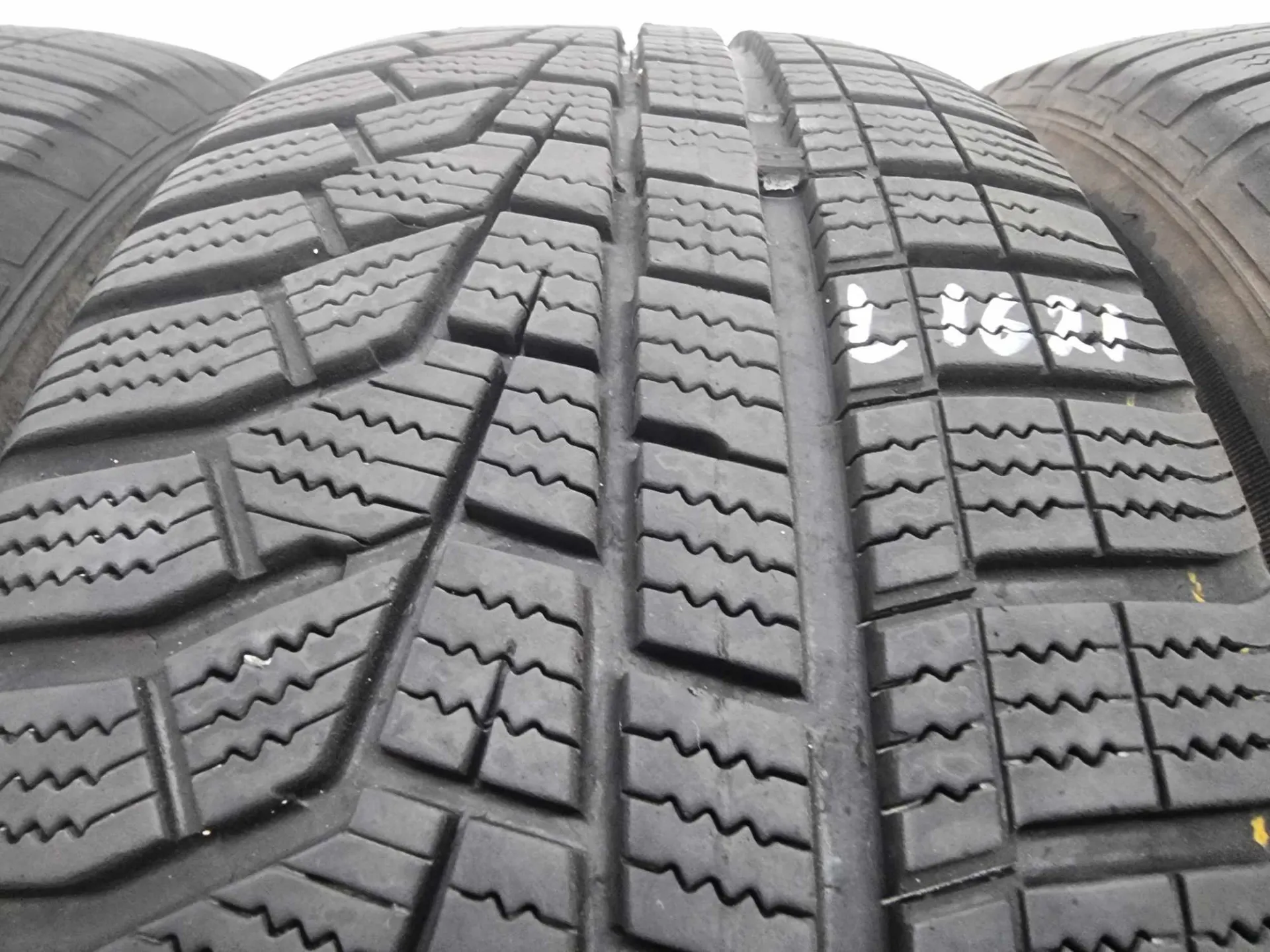 4бр зимни гуми 205/60/16 HANKOOK L01621 2