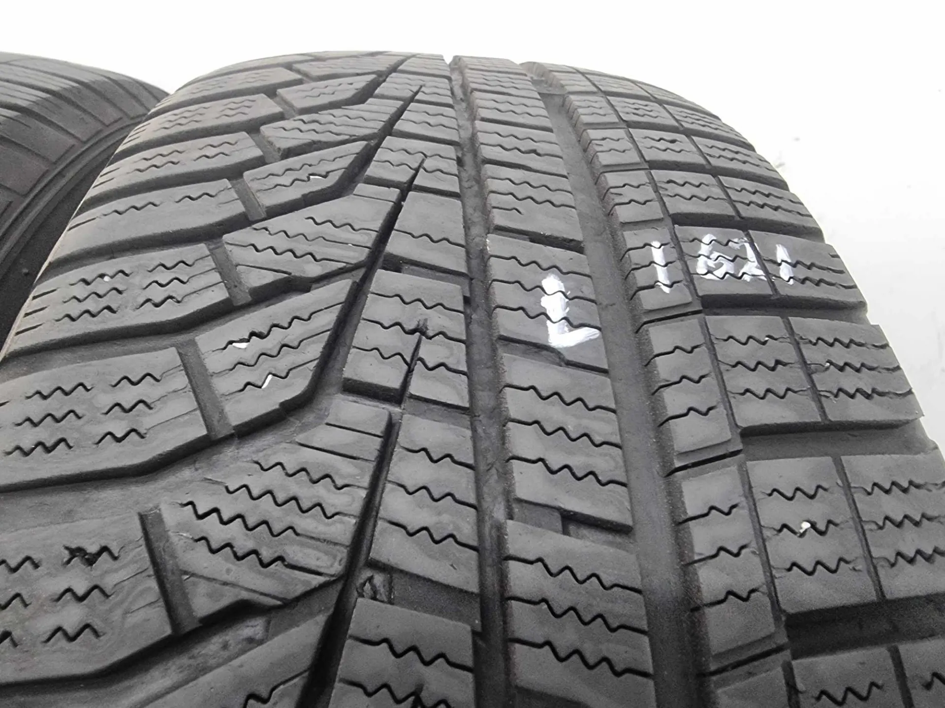 4бр зимни гуми 205/60/16 HANKOOK L01621 4