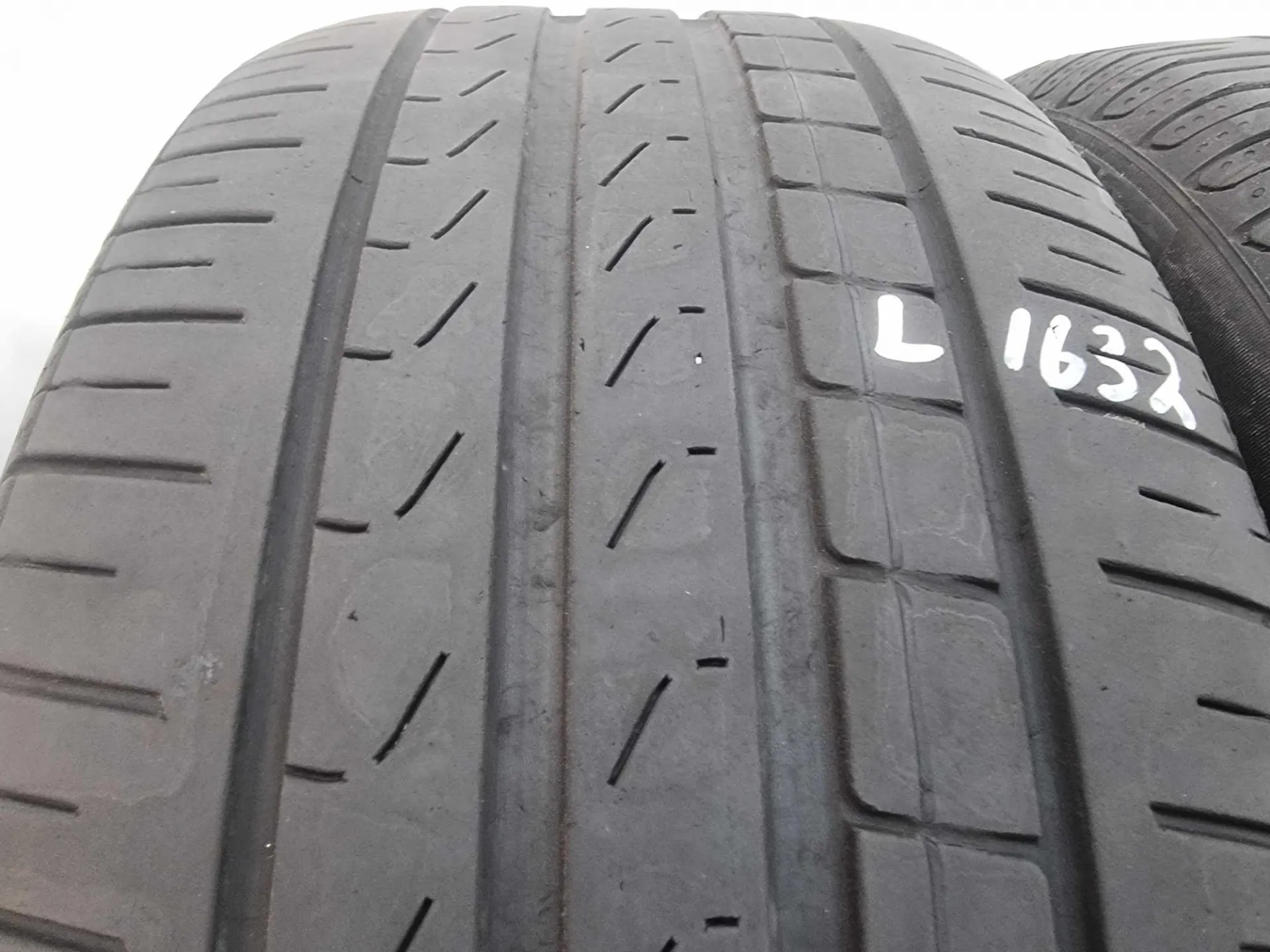 4бр летни гуми 235/40/19 PIRELLI L01632 1