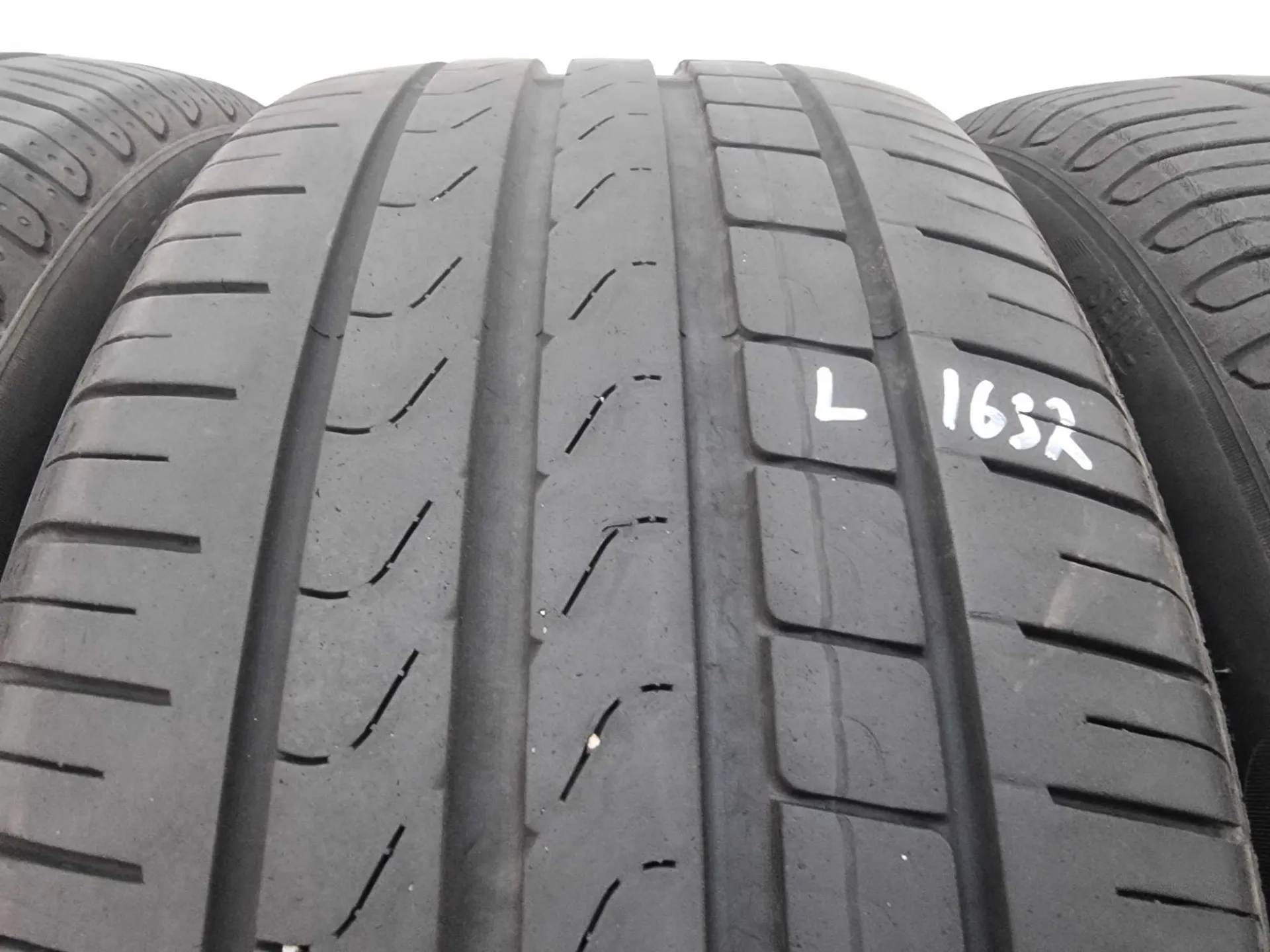 4бр летни гуми 235/40/19 PIRELLI L01632 2