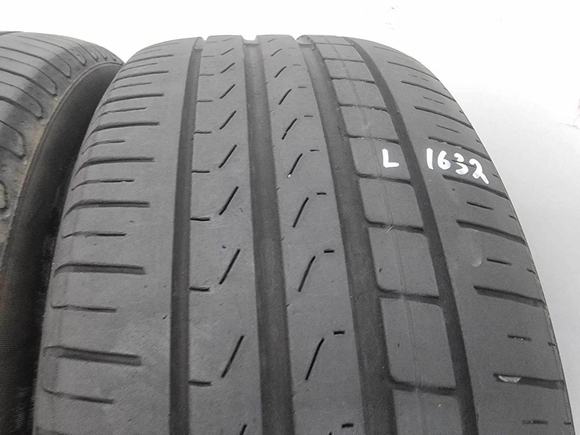 4бр летни гуми 235/40/19 PIRELLI L01632 4