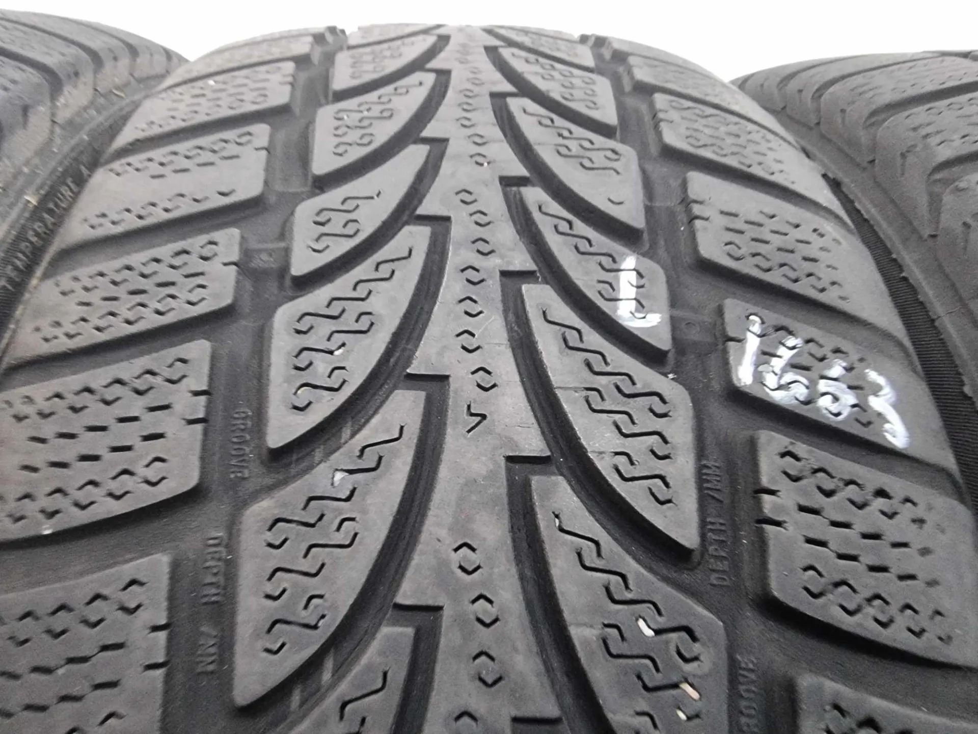 4бр зимни гуми 205/55/16 NOKIAN L01663 2