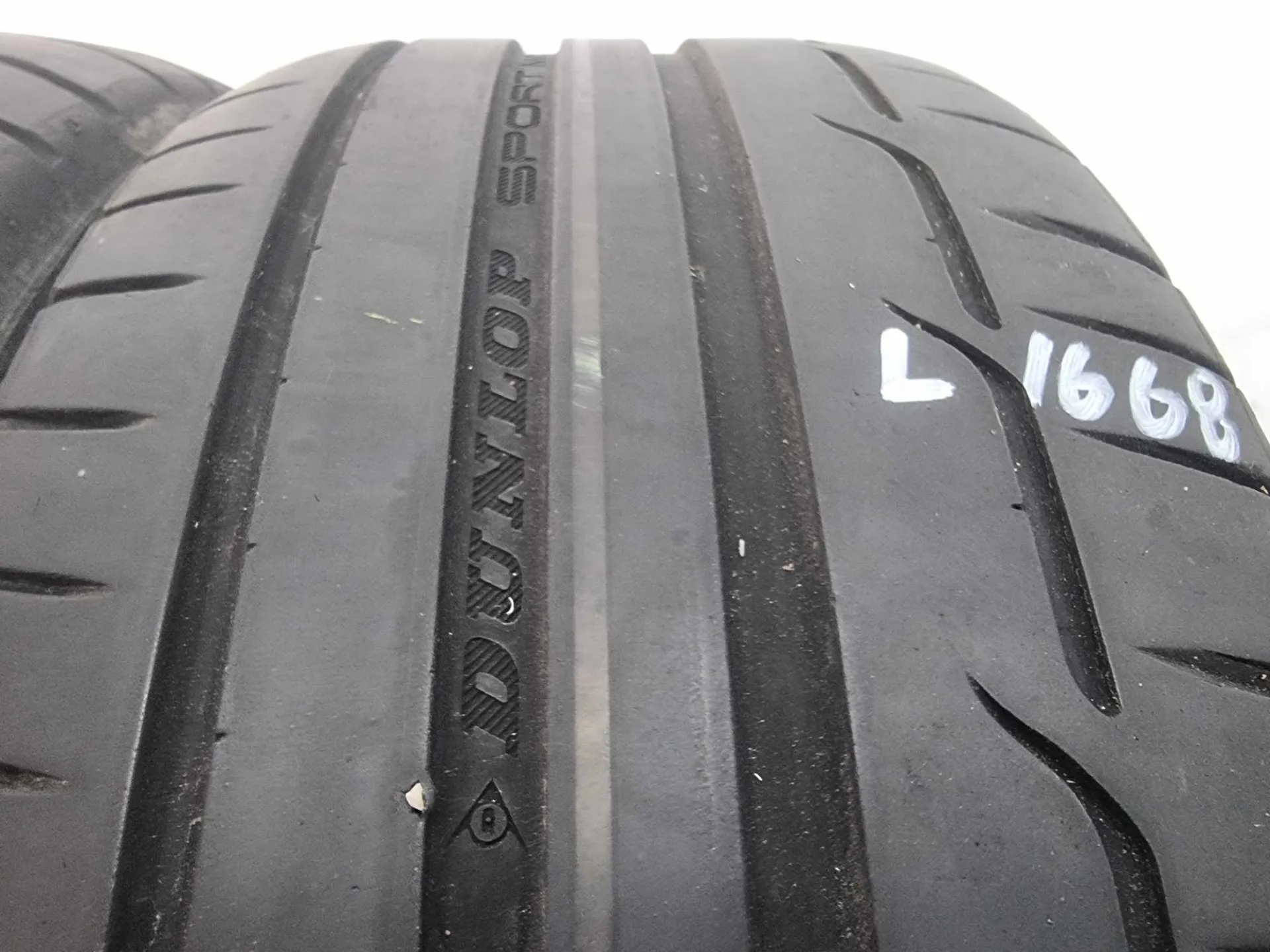 2бр летни гуми 205/45/16 DUNLOP L01668 2