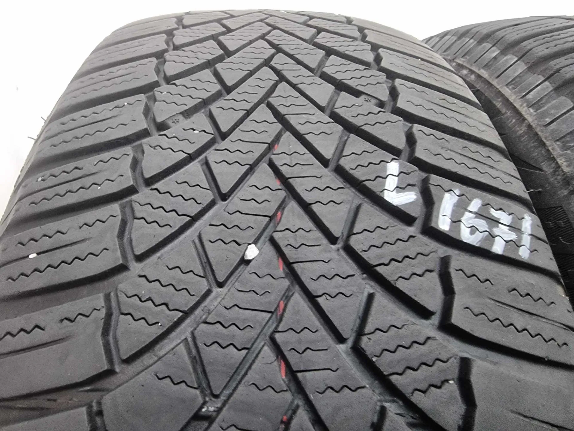 2бр зимни гуми 205/55/16 BRIDGESTONE L01671  2