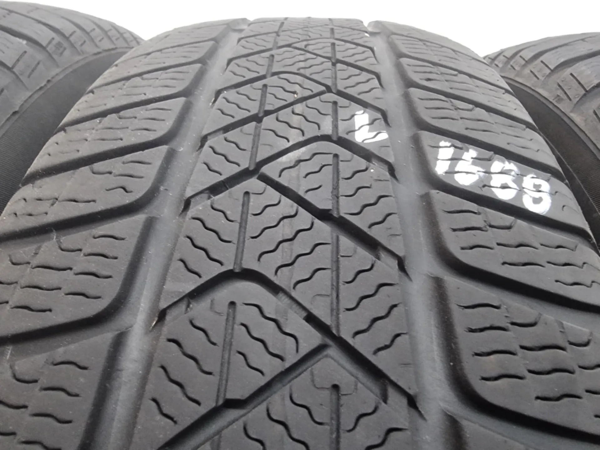 4бр зимни гуми 215/65/17 PIRELLI L01688 2