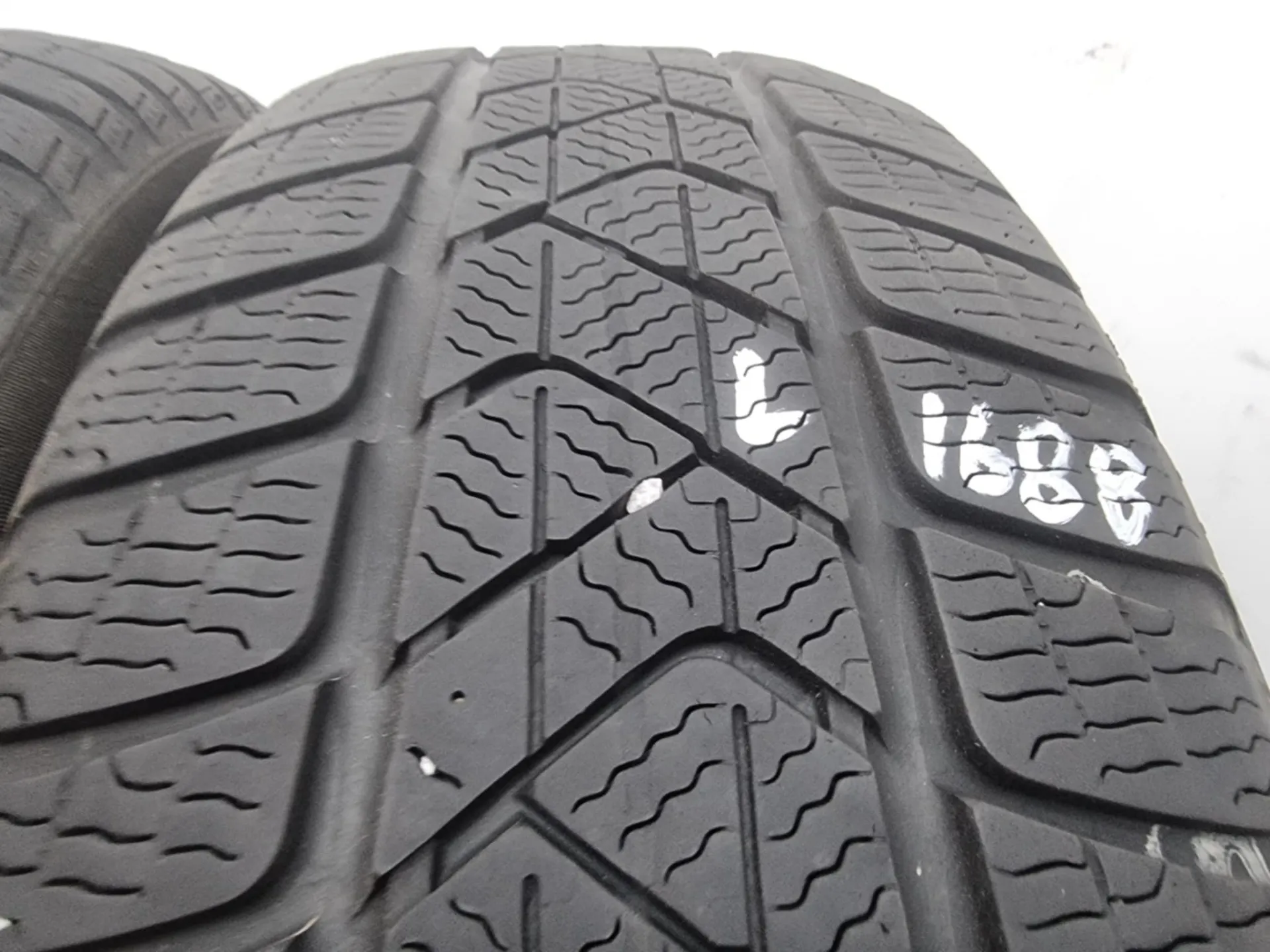 4бр зимни гуми 215/65/17 PIRELLI L01688 4