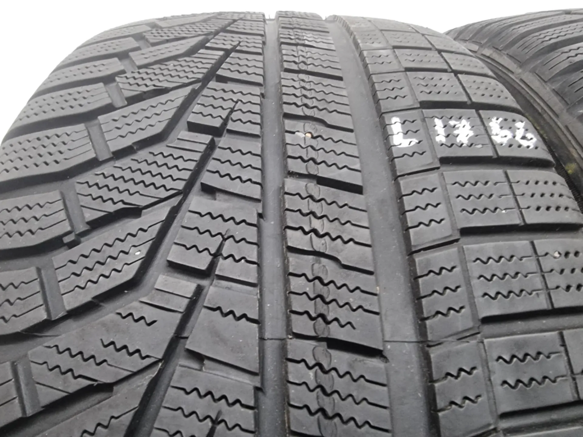 2бр зимни гуми 255/45/20 HANKOOK L01766 2