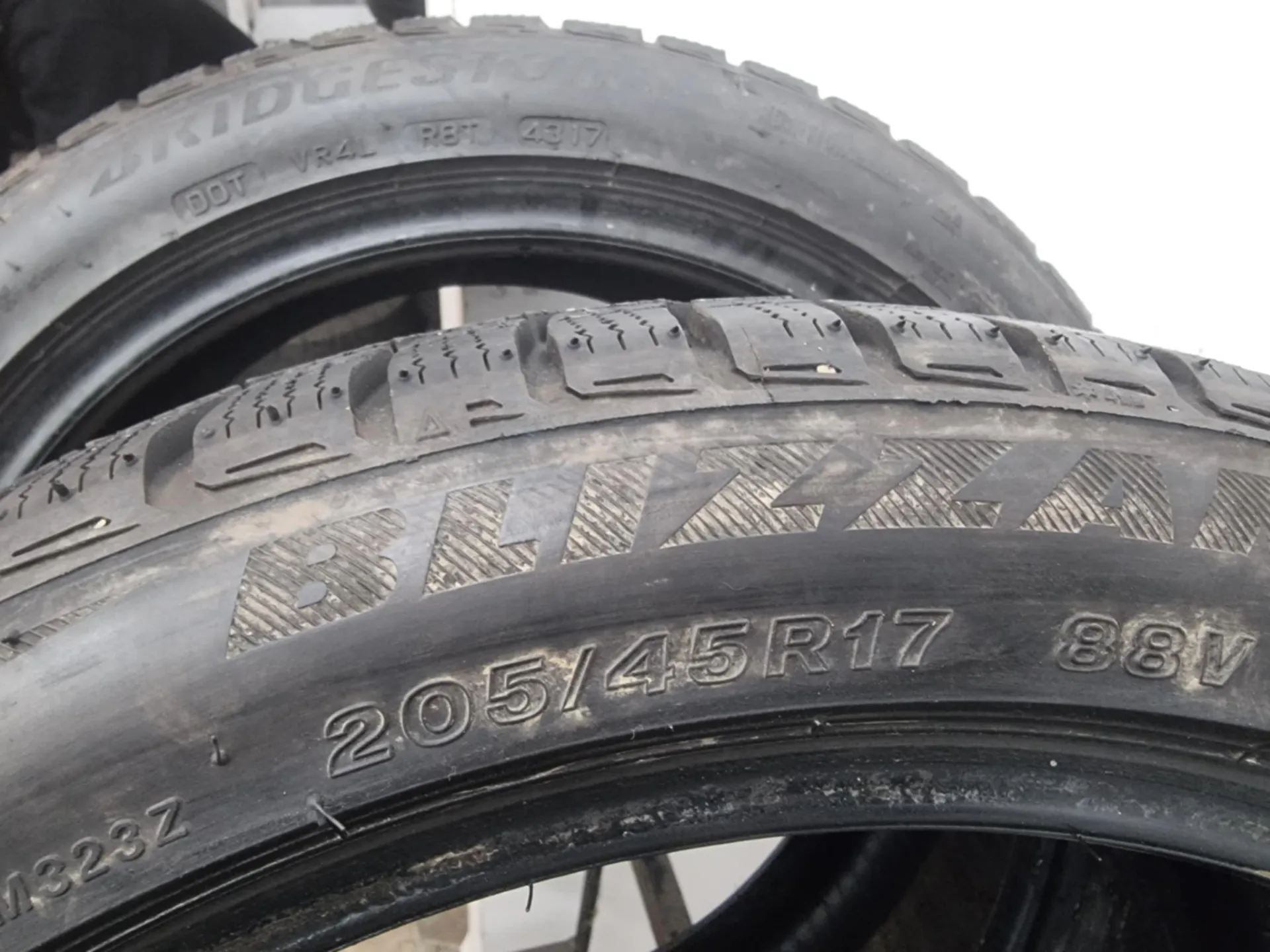 2бр зимни гуми 205/45/17 BRIDGESTONE L01770 4