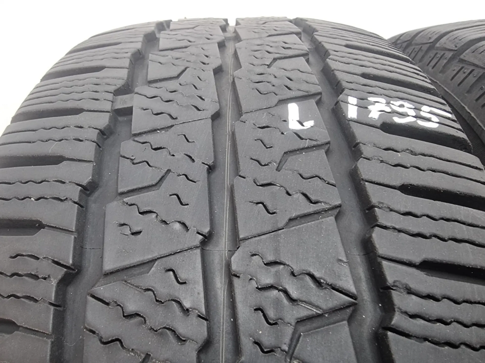 2бр зимни гуми 235/65/16C MAXXIS L01795  1