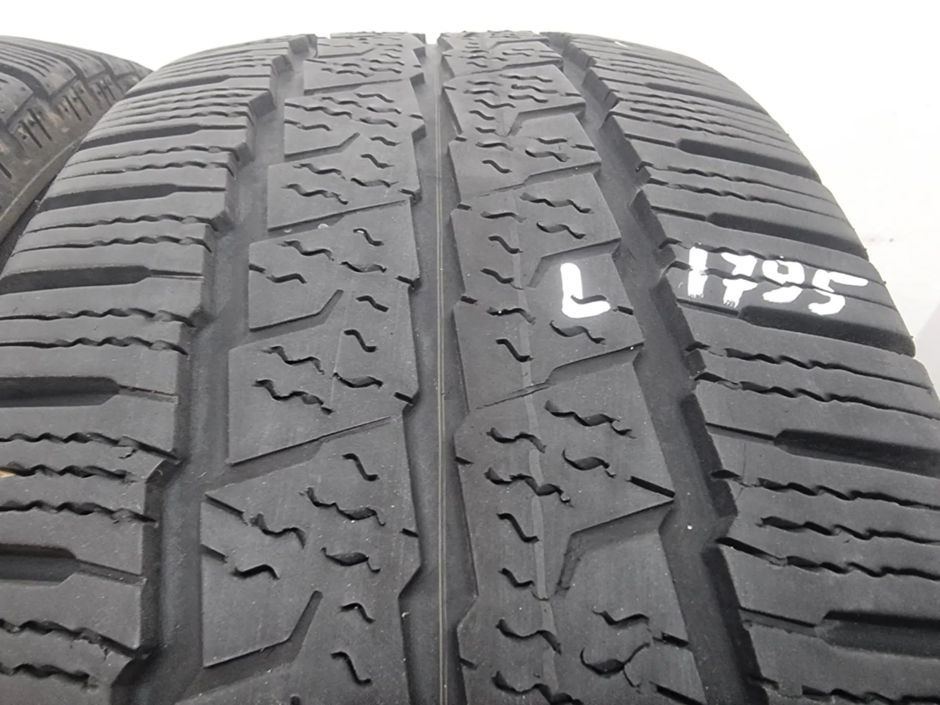 2бр зимни гуми 235/65/16C MAXXIS L01795  2