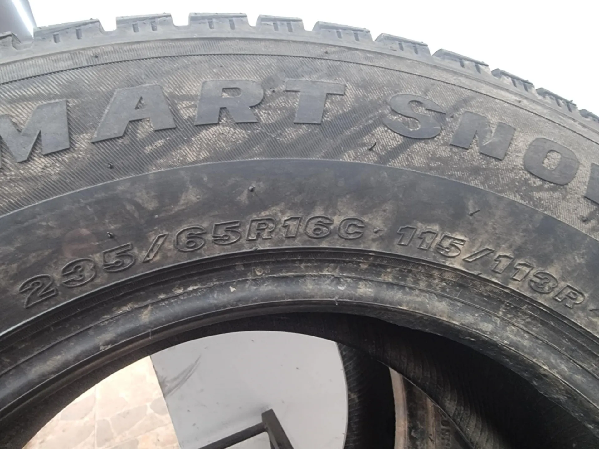 2бр зимни гуми 235/65/16C MAXXIS L01795  4