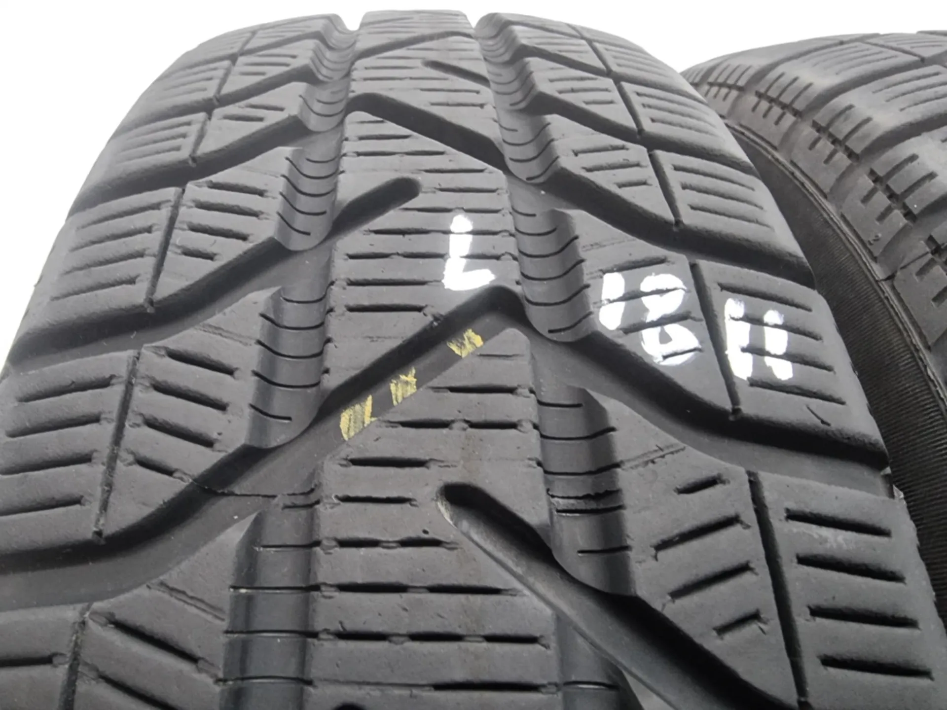 2бр зимни гуми 165/65/14 PIRELLI L01811  1