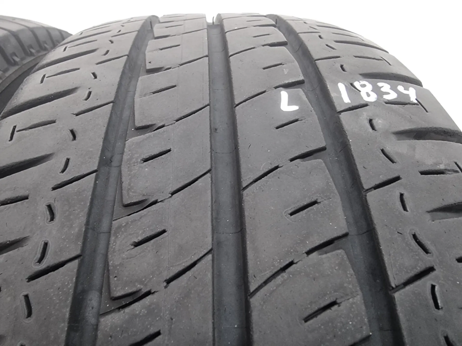 2бр летни гуми за бус 235/65/16C MICHELIN L01834 2