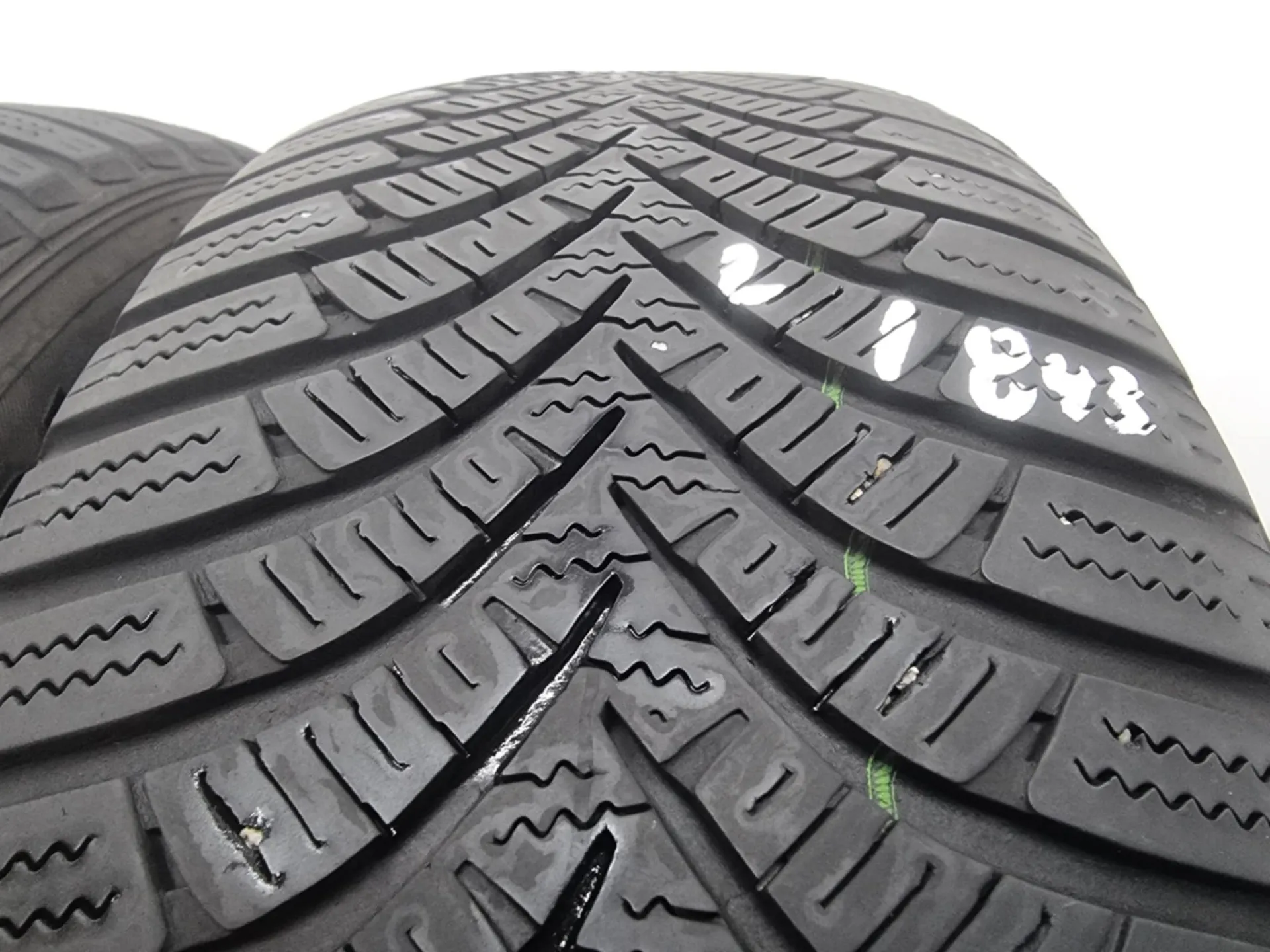 2бр зимни гуми 185/65/15 HANKOOK L01843 2