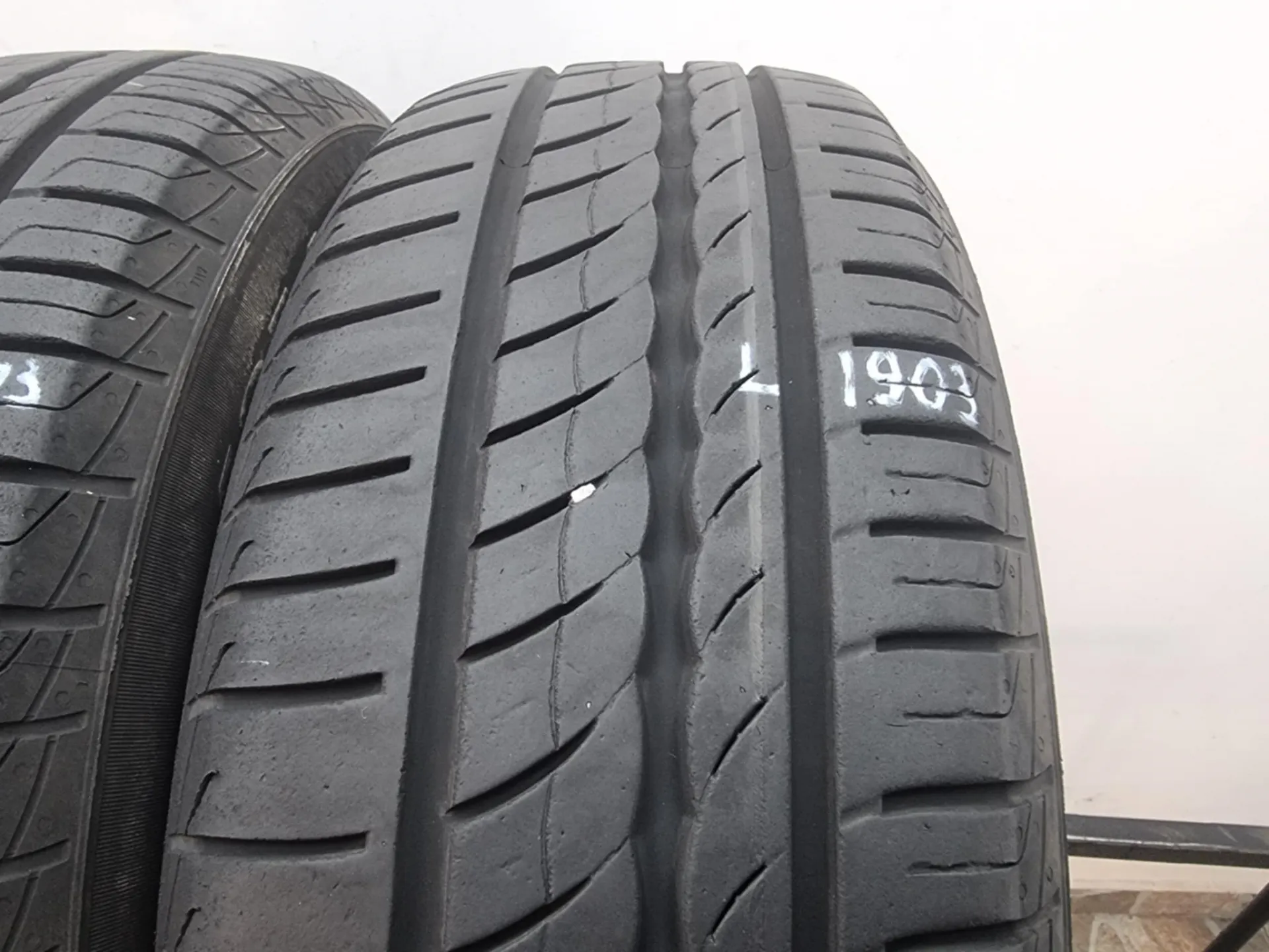 2бр летни гуми 185/65/15 PIRELLI L01903 2