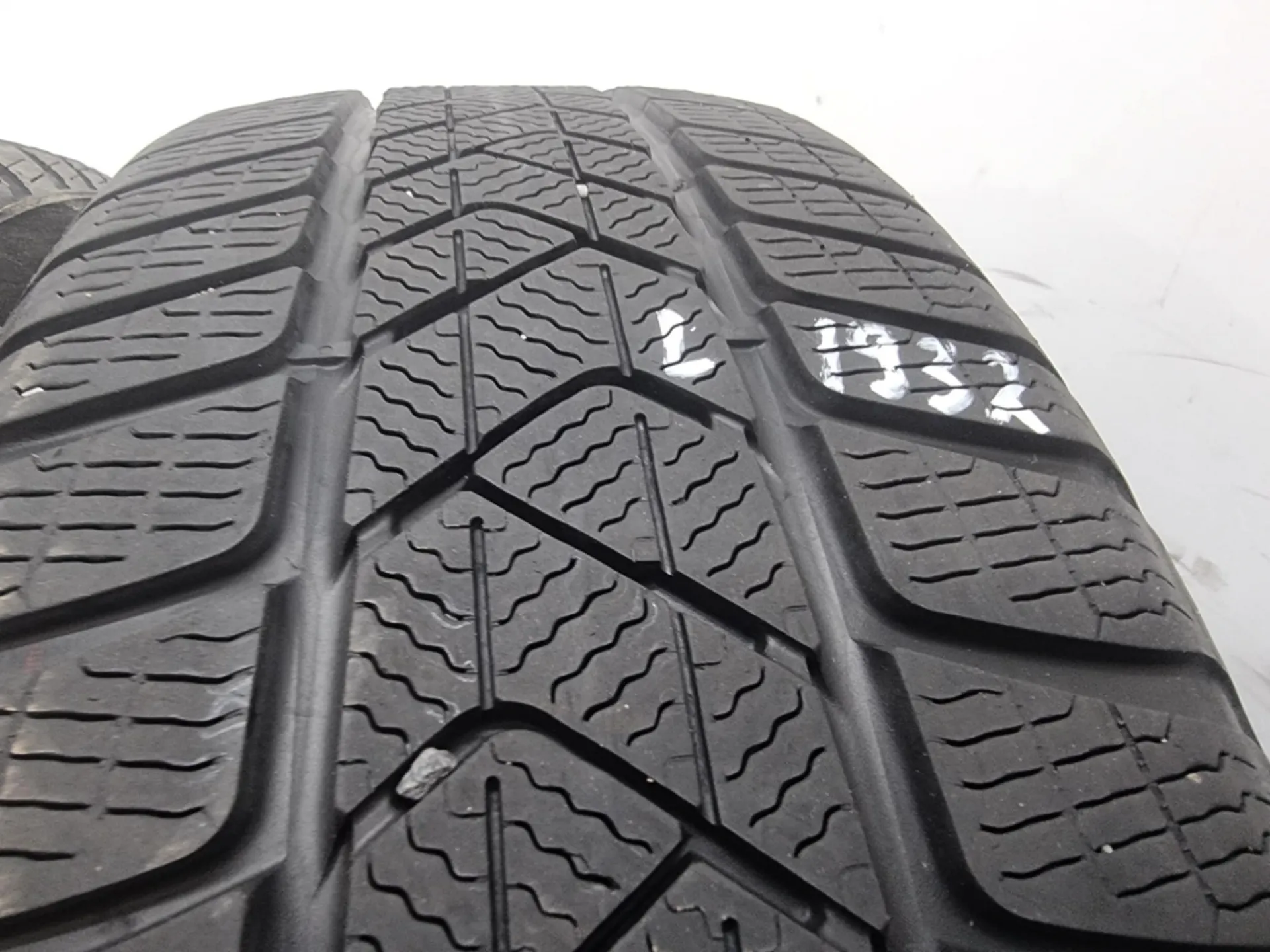 4бр зимни гуми 225/60/18 PIRELLI L01932 4