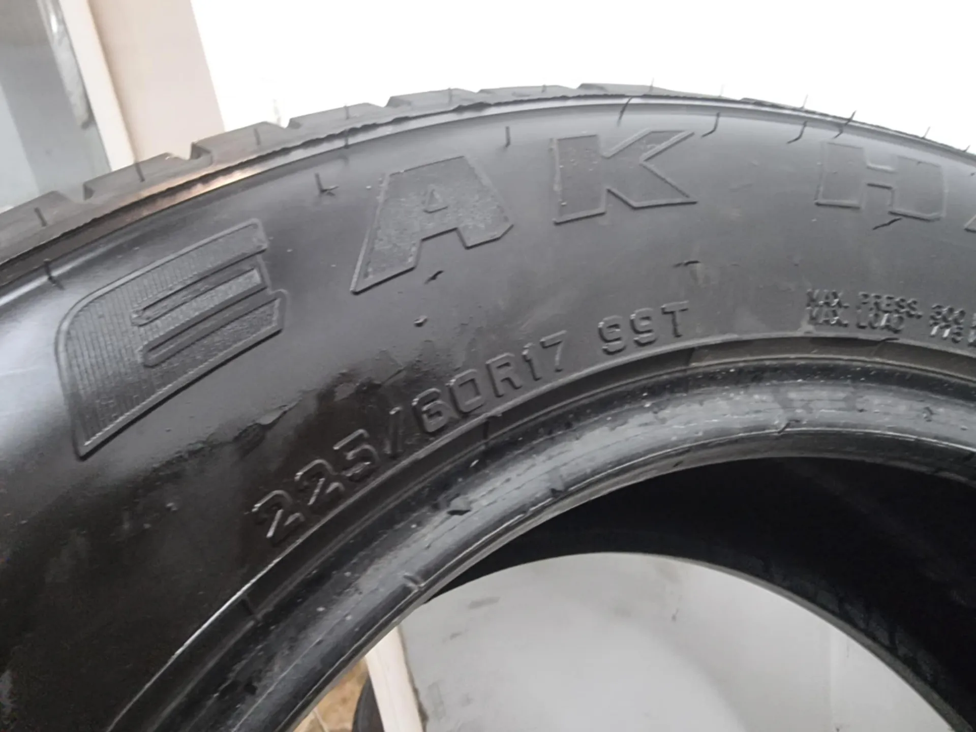 2бр летни гуми 225/60/17 FALKEN L01947  4