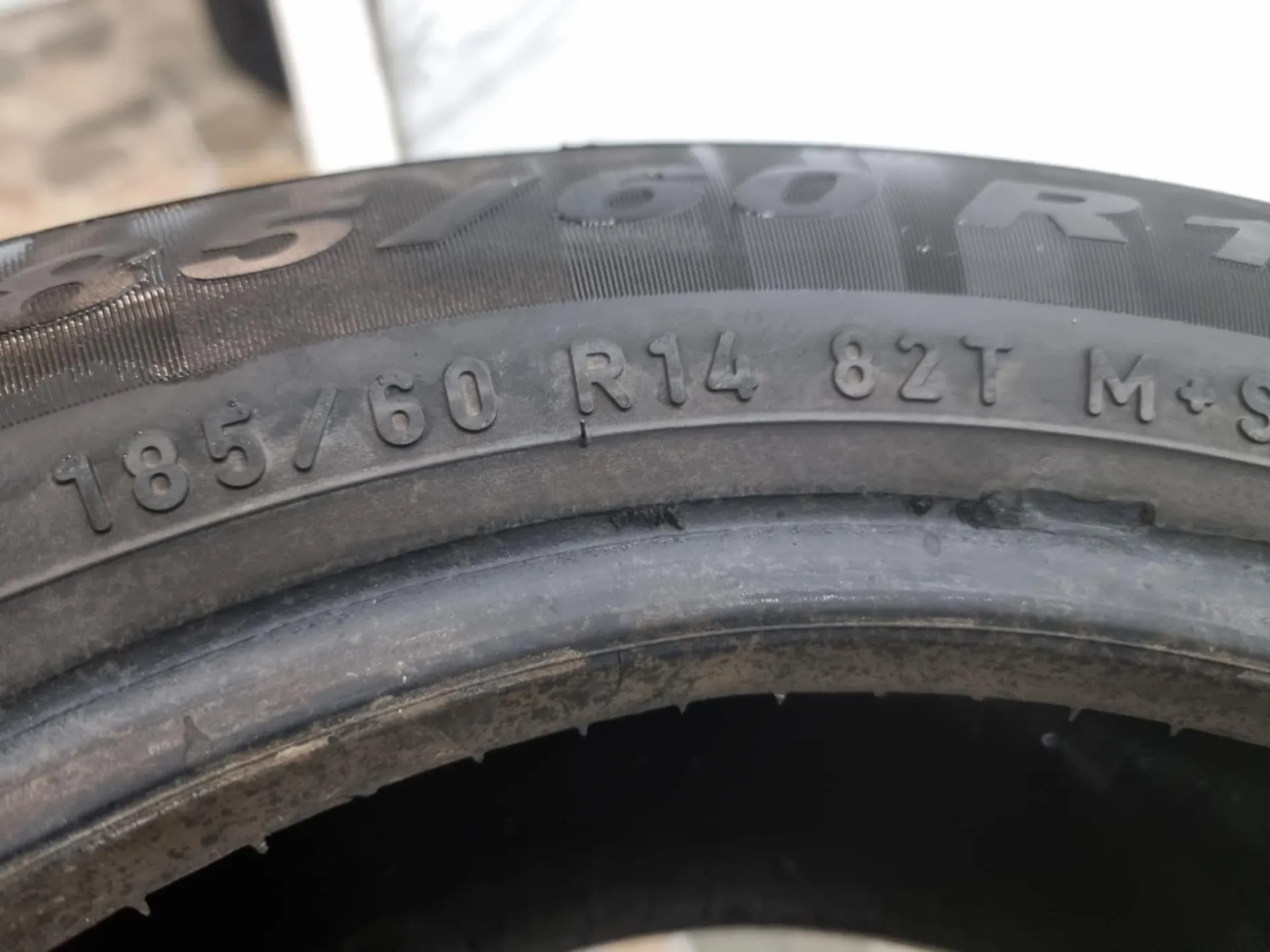 2бр зимни гуми 185/60/14 PIRELLI L01965  4