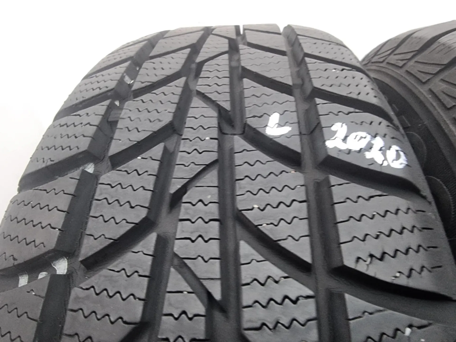 2бр зимни гуми 175/65/13 HANKOOK L02020  2