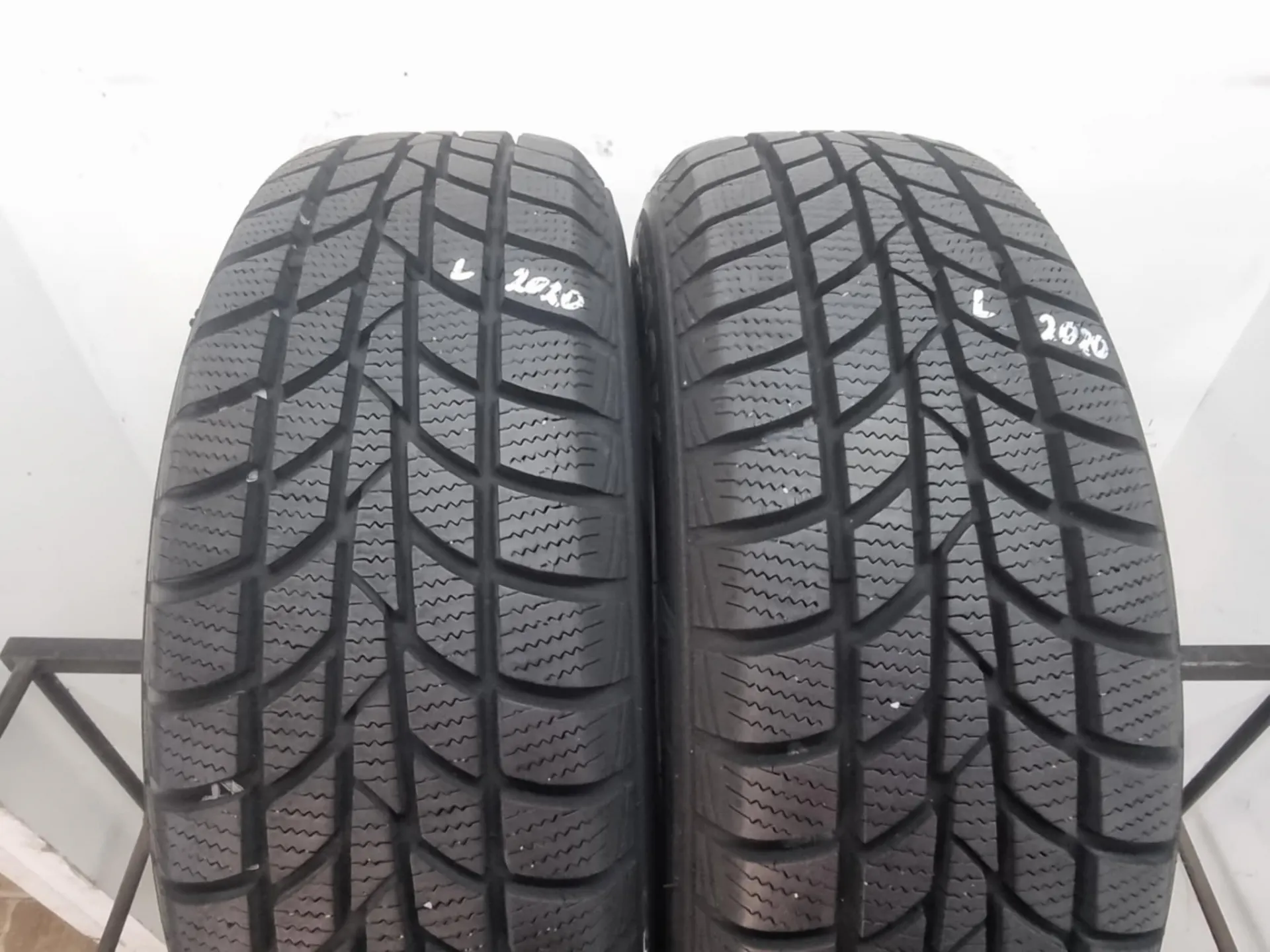 2бр зимни гуми 175/65/13 HANKOOK L02020  3