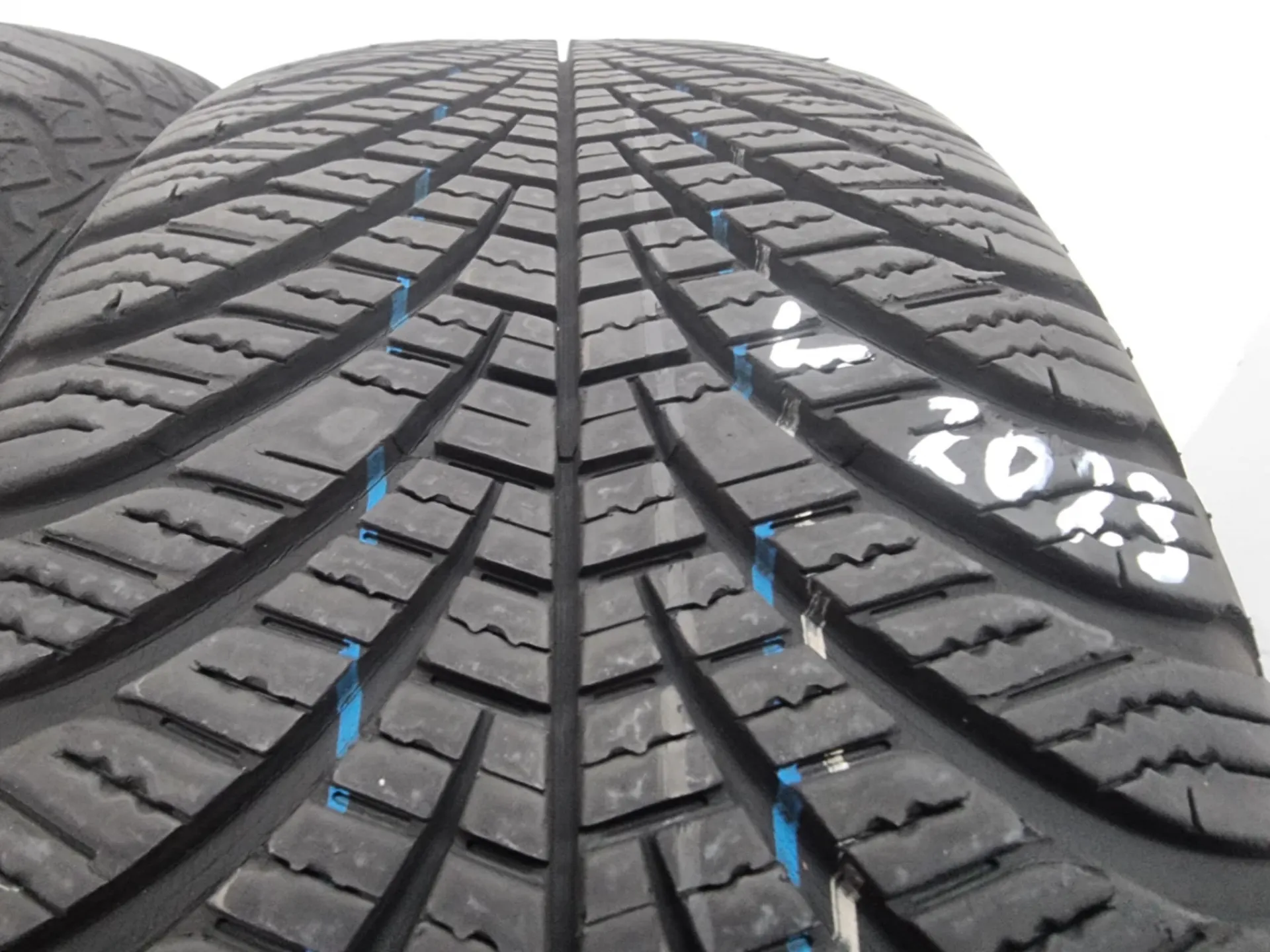 2бр всесезонни гуми 195/60/15 GOODYEAR L02023 1