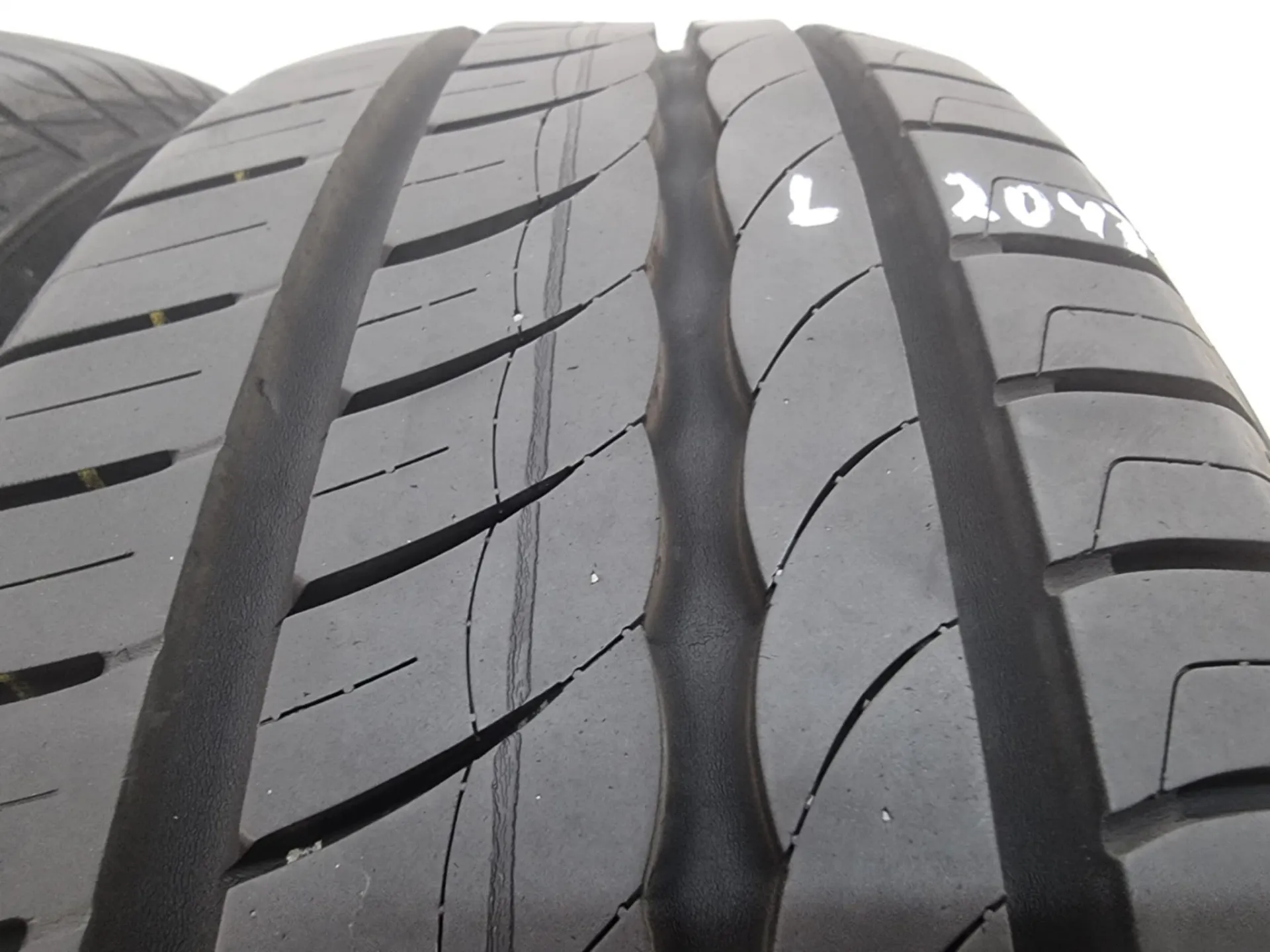 2бр летни гуми 185/65/15 PIRELLI L02047 2