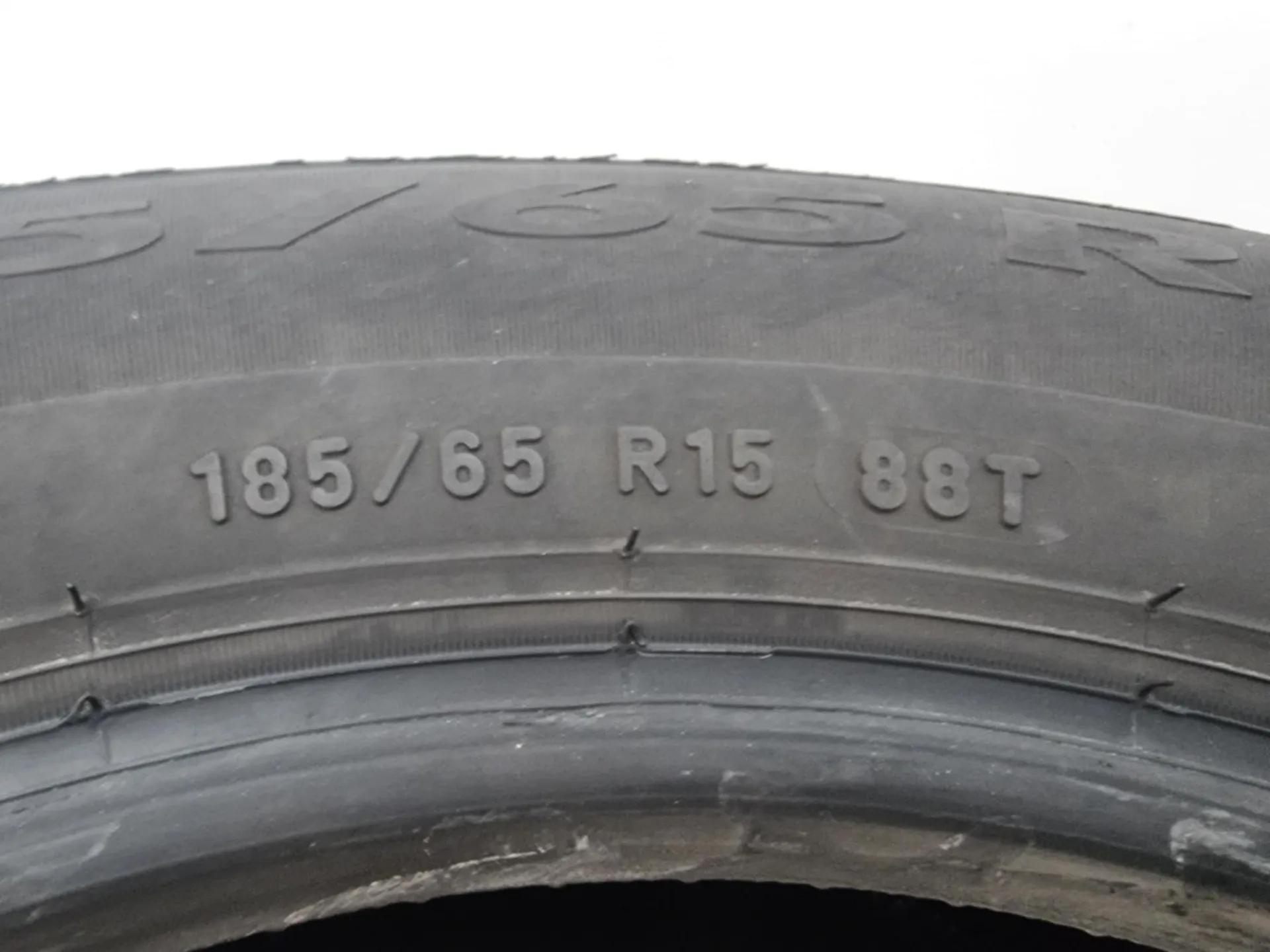 2бр летни гуми 185/65/15 PIRELLI L02047 4