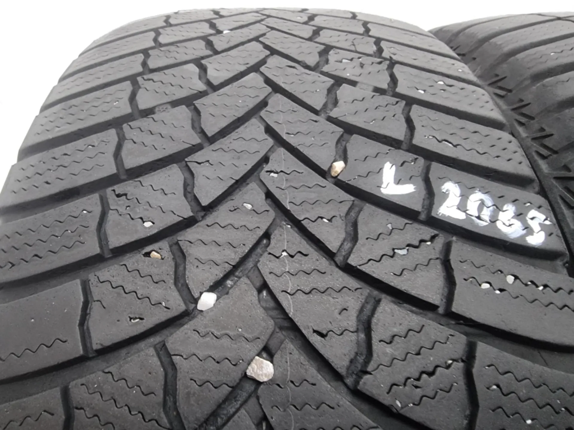 2бр зимни гуми 205/55/16 BRIDGESTONE L02065  1