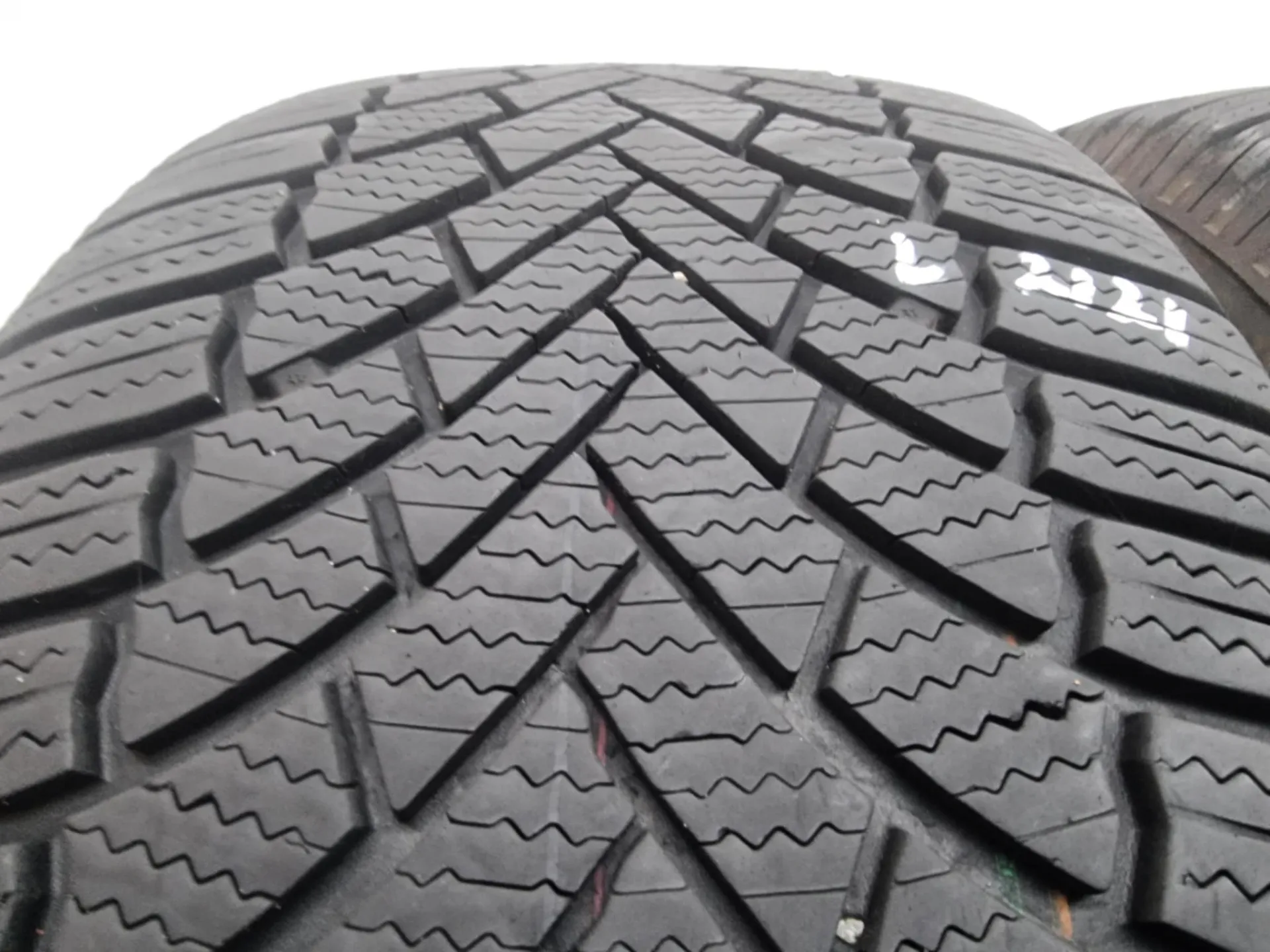 2бр зимни гуми 235/55/17 BRIDGESTONE L02121 1