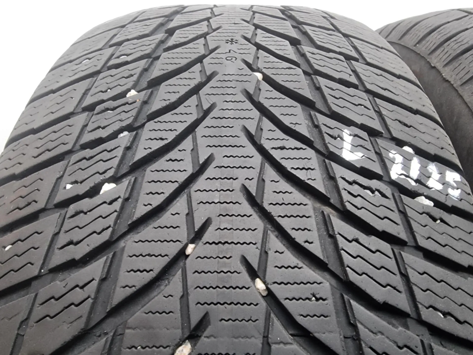 2бр зимни гуми 235/55/17 NOKIAN L02125 1