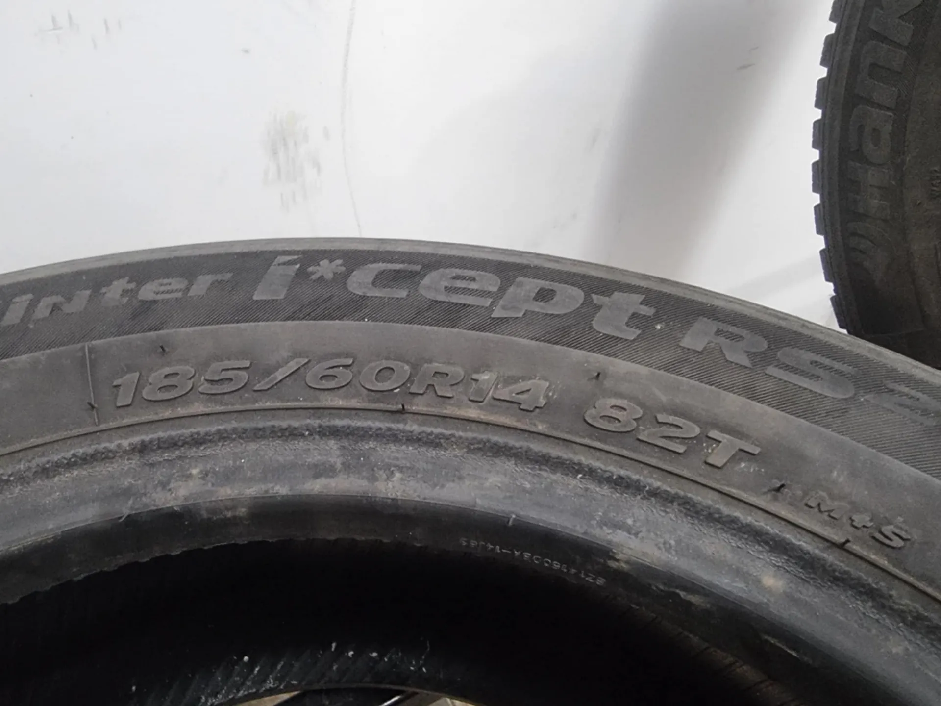 2бр зимни гуми 185/60/14 HANKOOK L02133 4