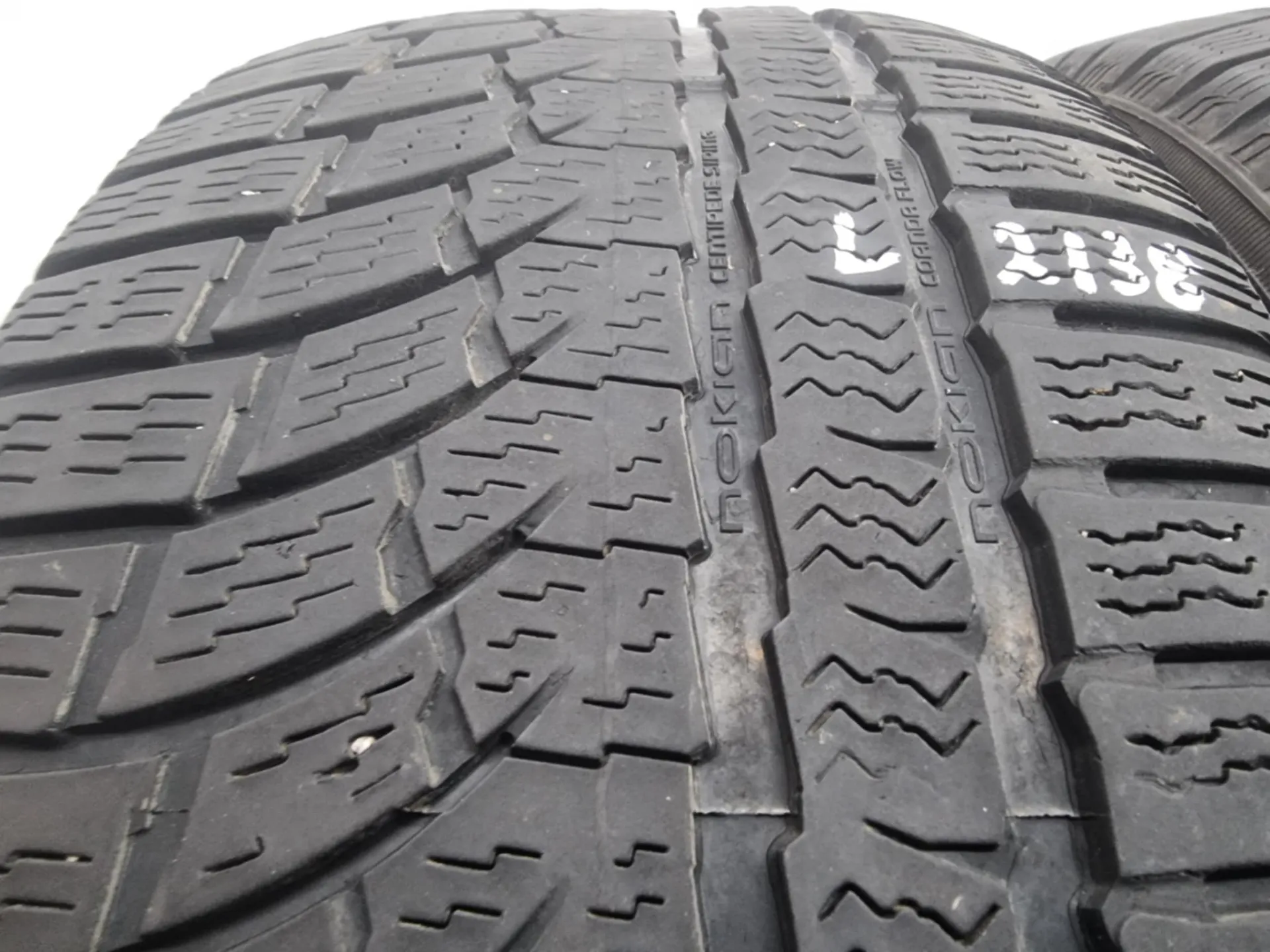 2бр зимни гуми 235/55/17 NOKIAN L02138 1