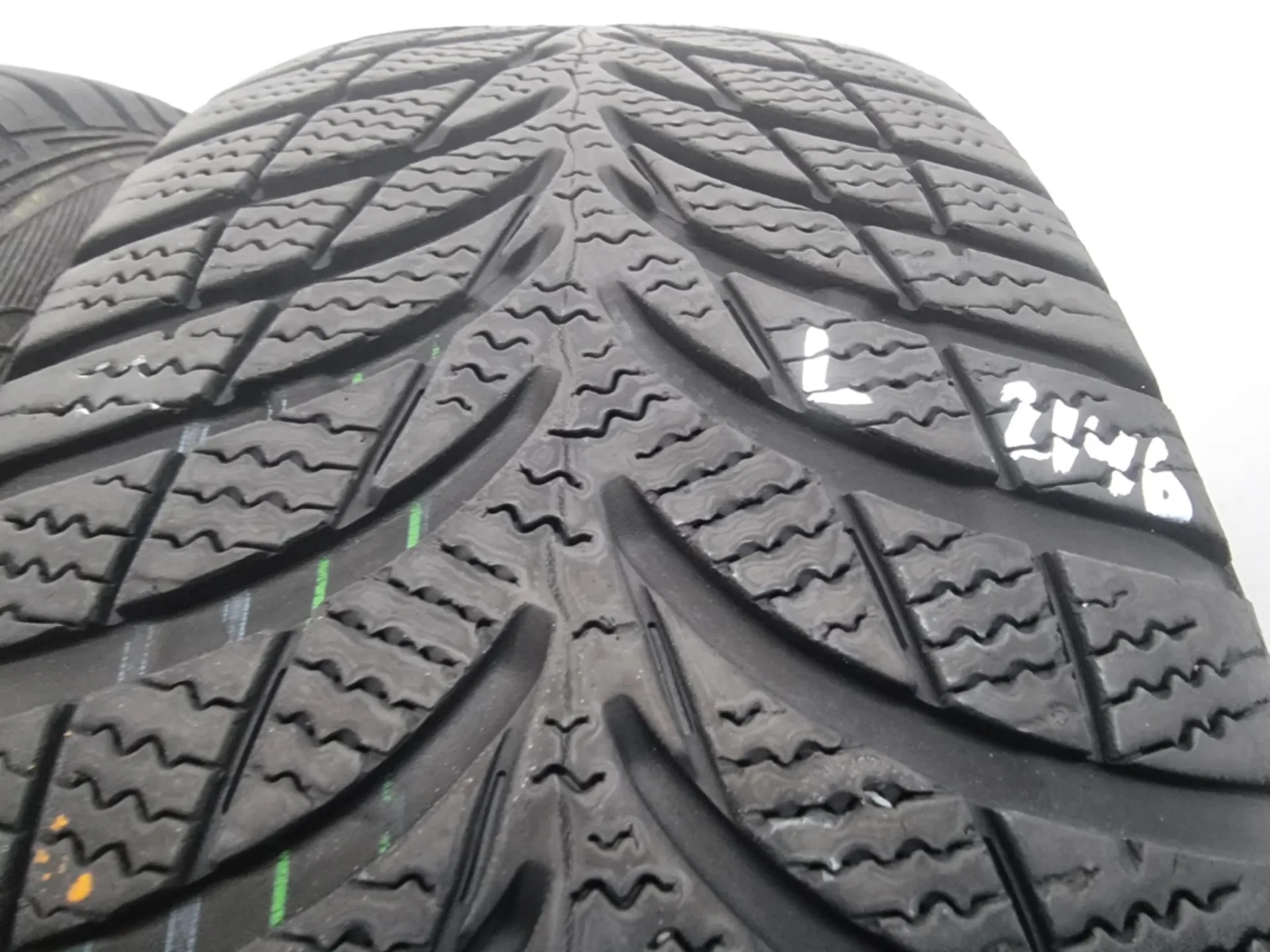 2бр зимни гуми 185/60/14 GOODYEAR L02146 2