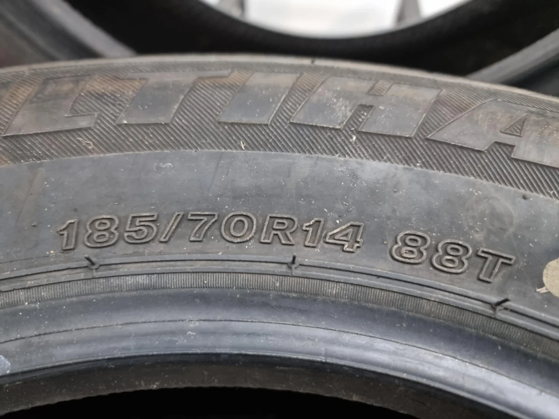 2бр летни гуми 185/70/14 FIRESTONE L02166  5