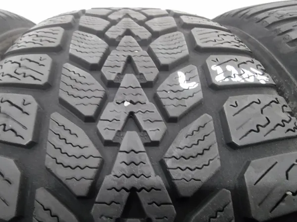 4бр зимни гуми 185/55/15 DUNLOP L02207  1