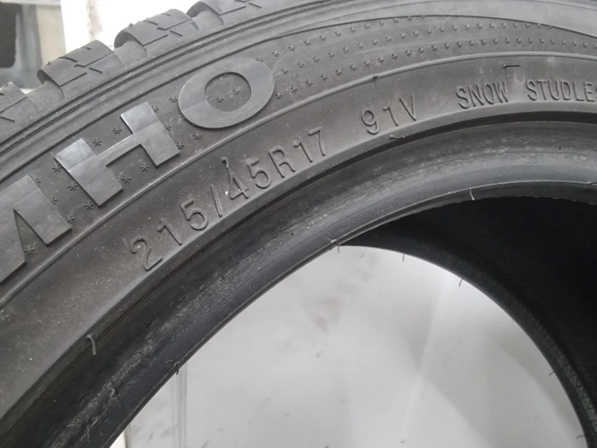 2бр зимни гуми 215/45/17 KUMHO L02239  4