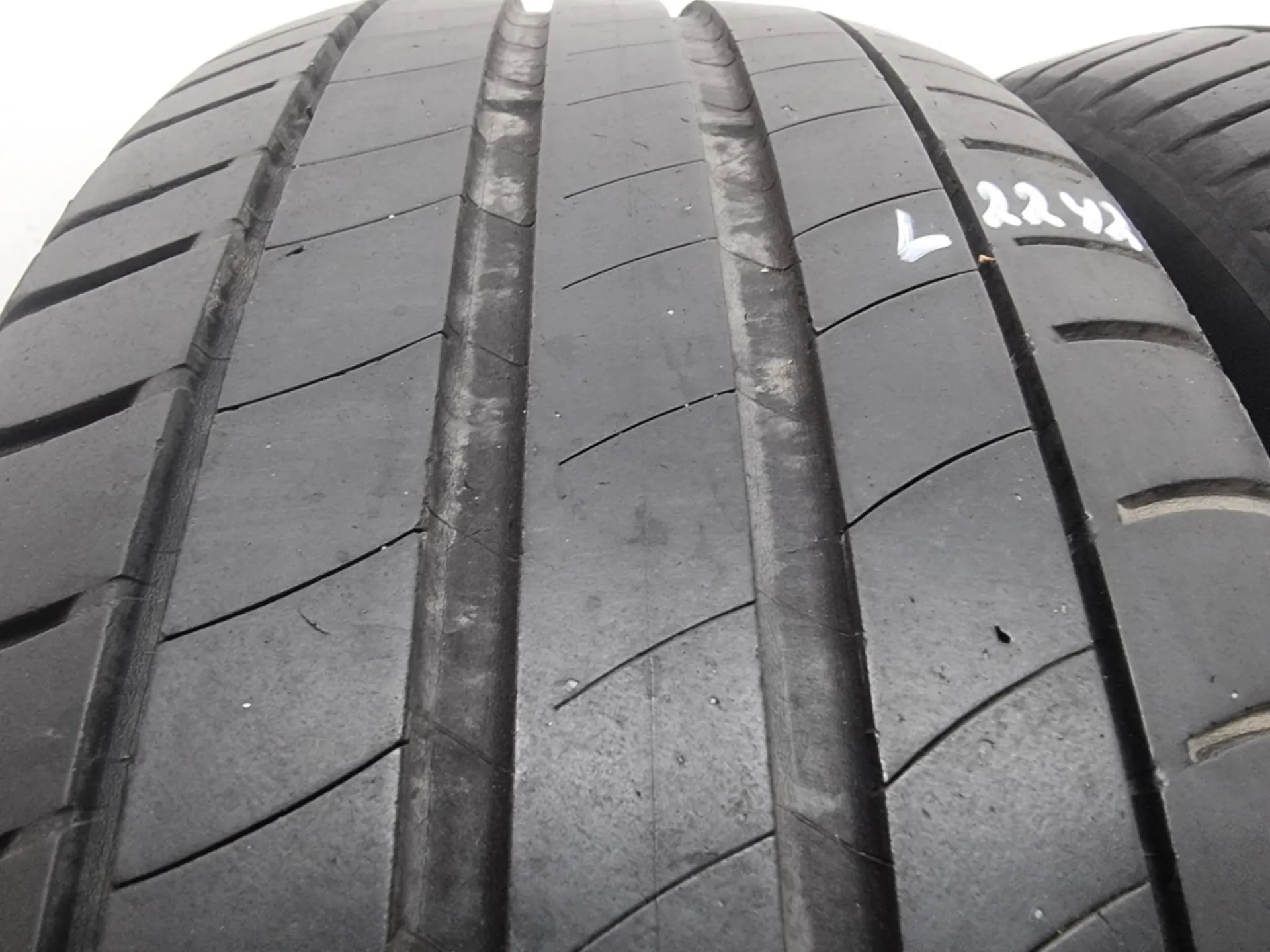 2бр летни гуми 215/60/16 MICHELIN L02242  2