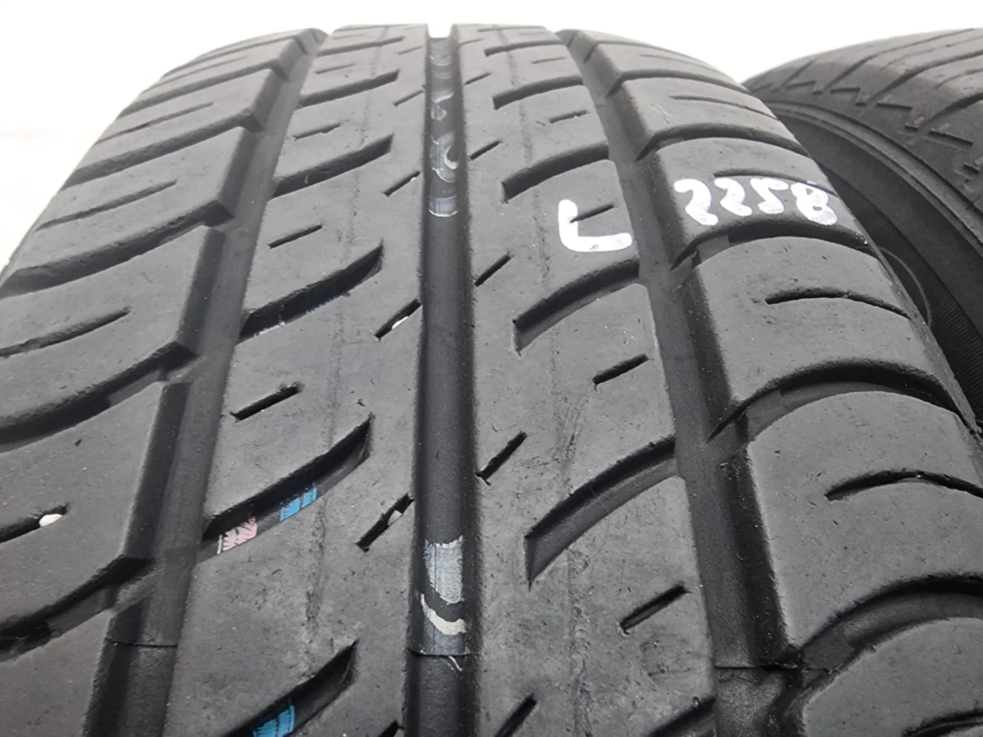 2бр летни гуми 185/65/15 HANKOOK L02258  2