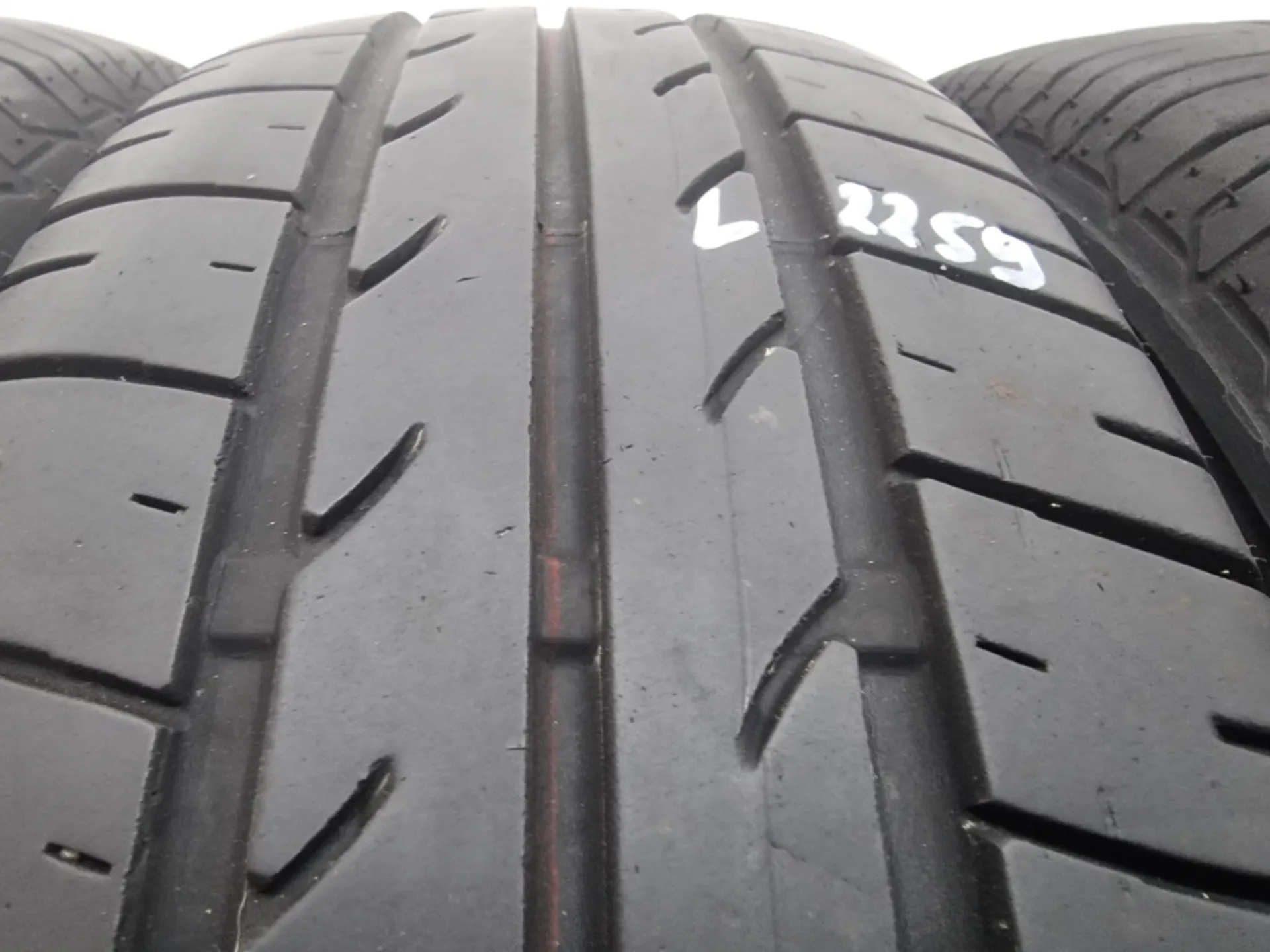 4бр летни гуми 185/65/15 BRIDGESTONE L02259  1